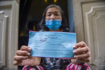 Nguoi dan TP.HCM bat dau di cho, sieu thi theo ngay hinh anh