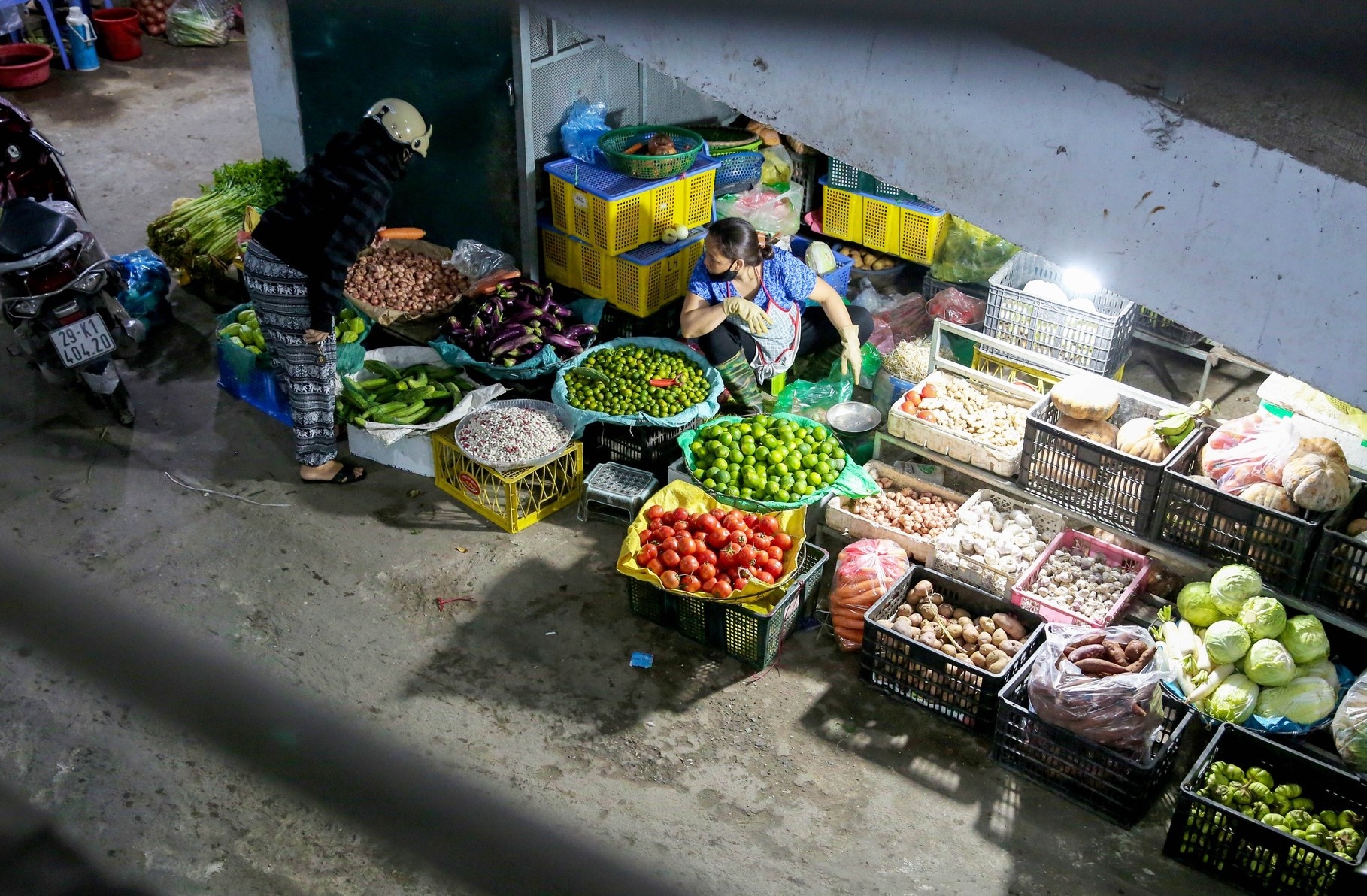 Ha Noi de xuat dung 1 ben xe, 2 san van dong de trung chuyen nong san hinh anh