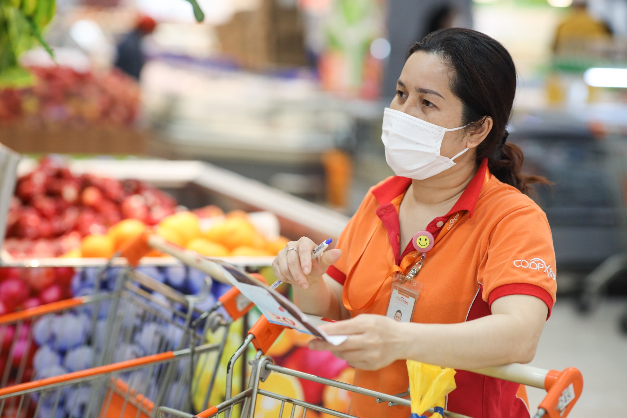 Sieu thi van loay hoay sau ngay dau TP.HCM siet chat gian cach hinh anh