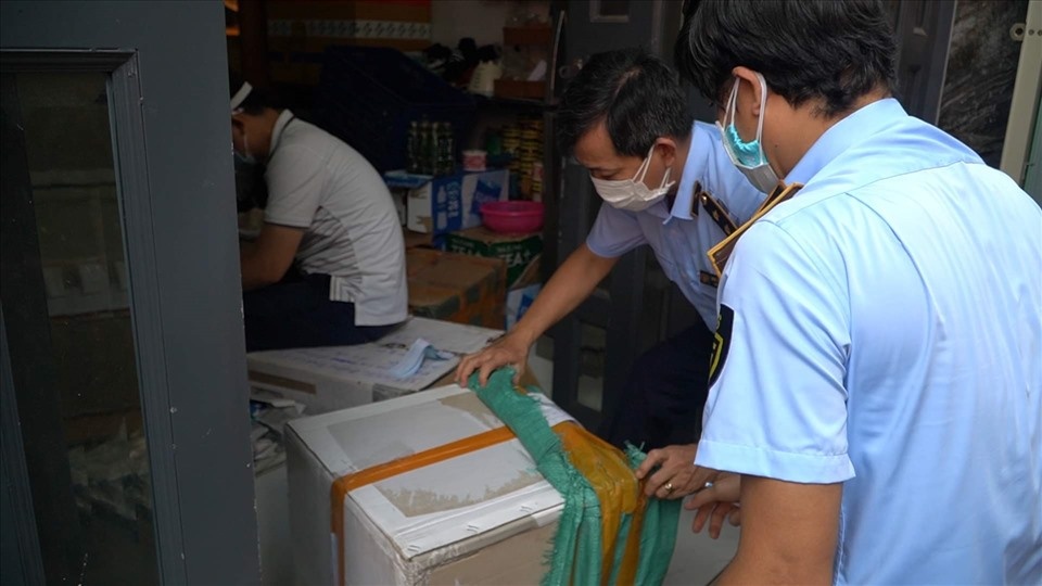 thuoc Trung Quoc dieu tri covid-19 anh 1