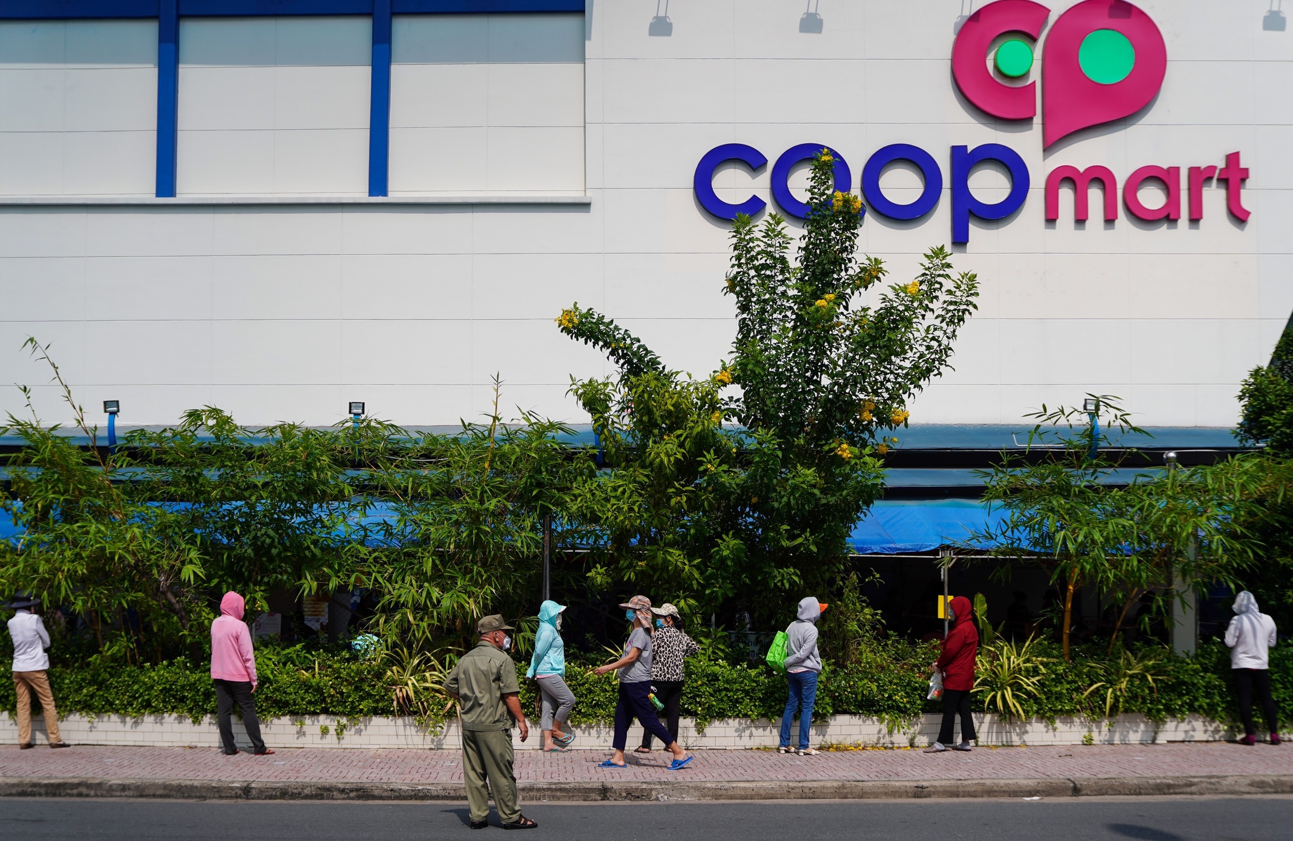 di sieu thi tu 4h sang anh 1