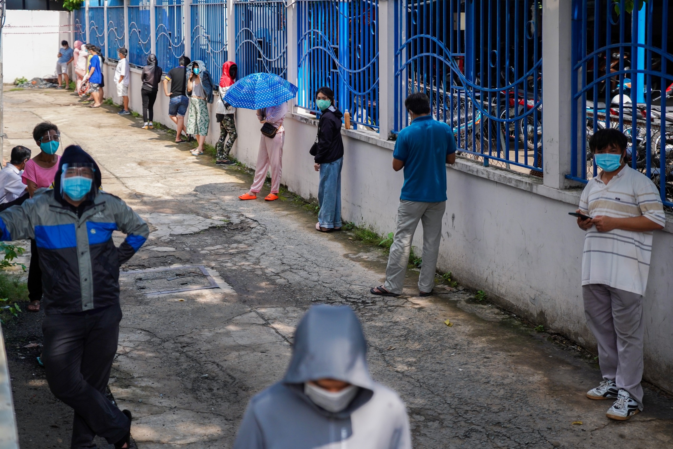 di sieu thi tu 4h sang anh 2