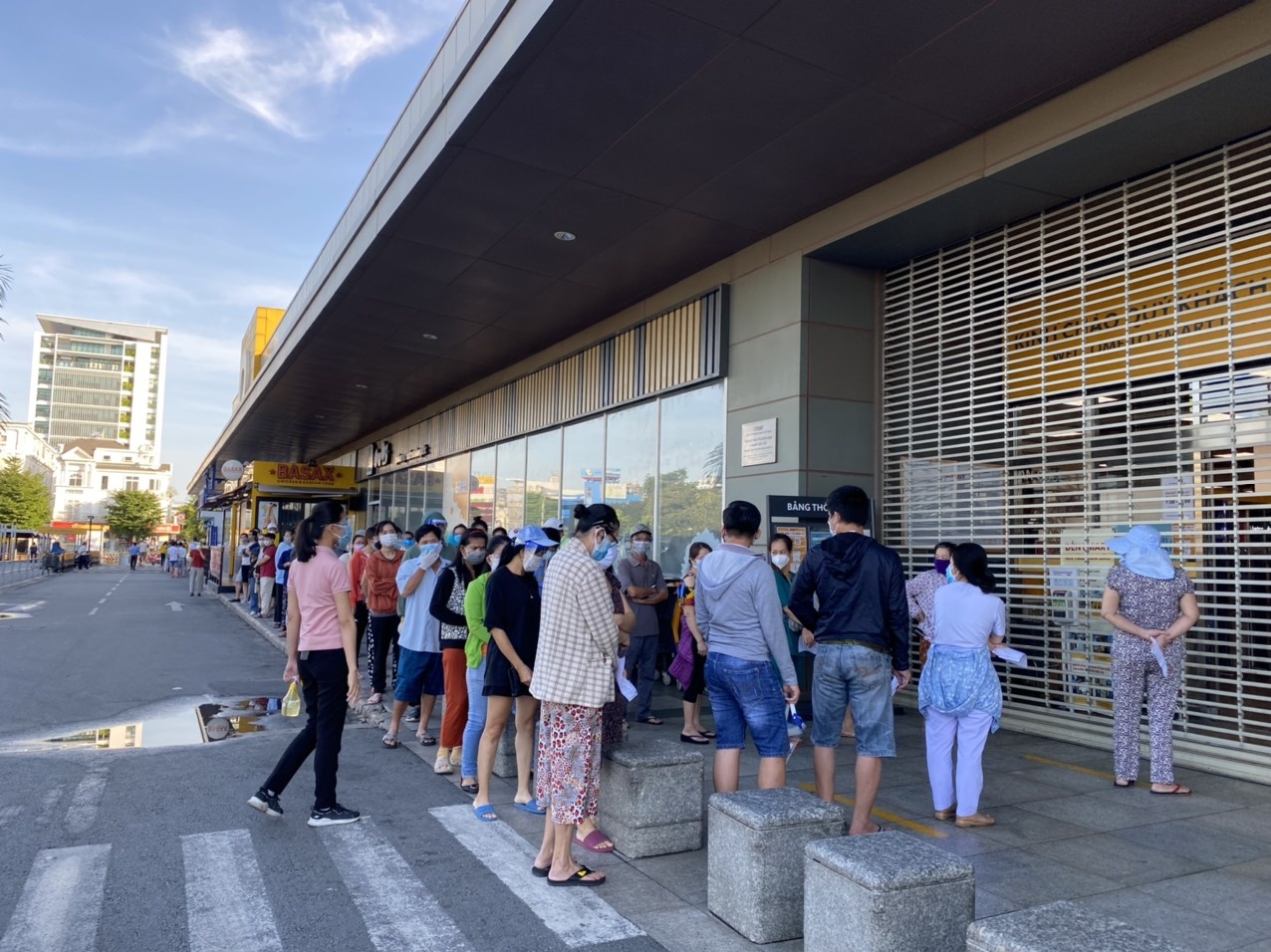 xep hang di sieu thi anh 8