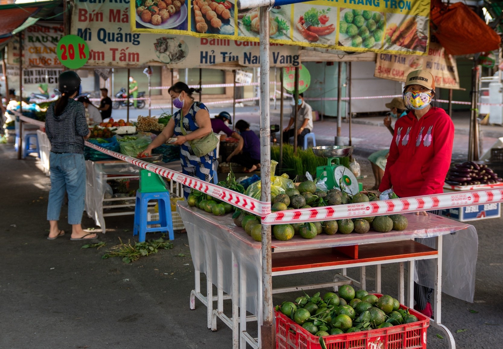 TP.HCM tang so luong shipper, nghien cuu phuong an mo lai cho hinh anh