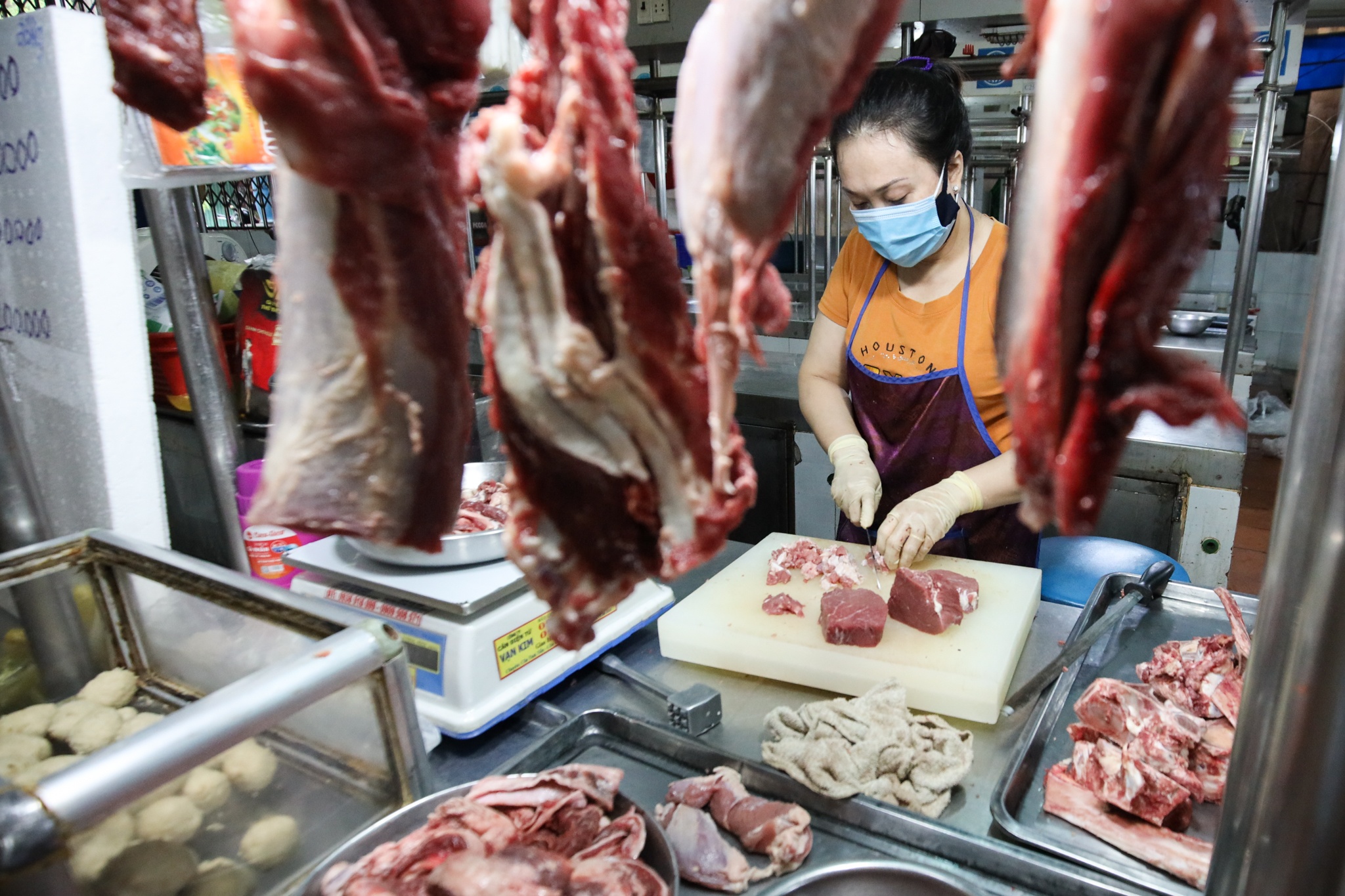 De nghi quan, huyen TP.HCM len ke hoach mo lai cho sau ngay 1/10 hinh anh