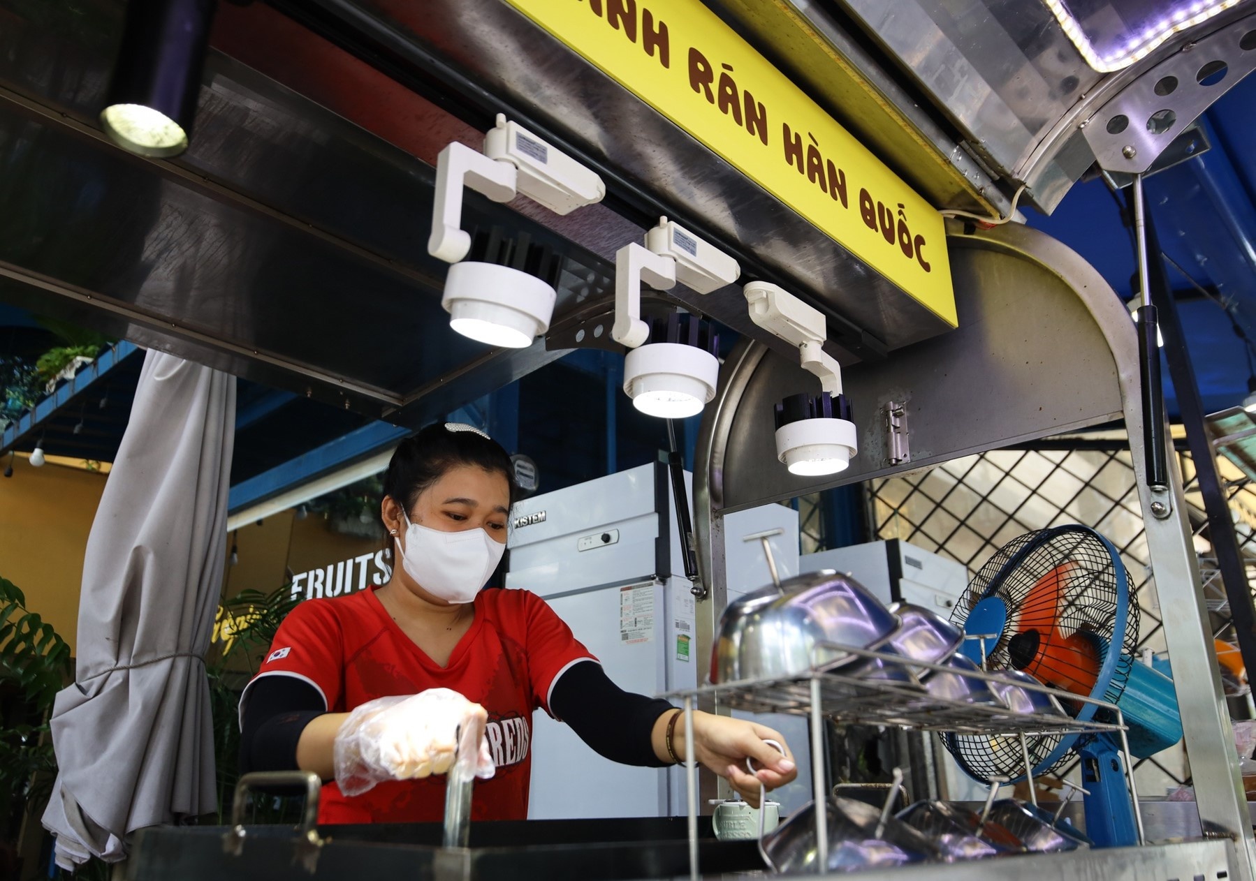 Quan 7 de xuat thi diem kinh doanh an uong tai cho tu ngay 10/10 hinh anh