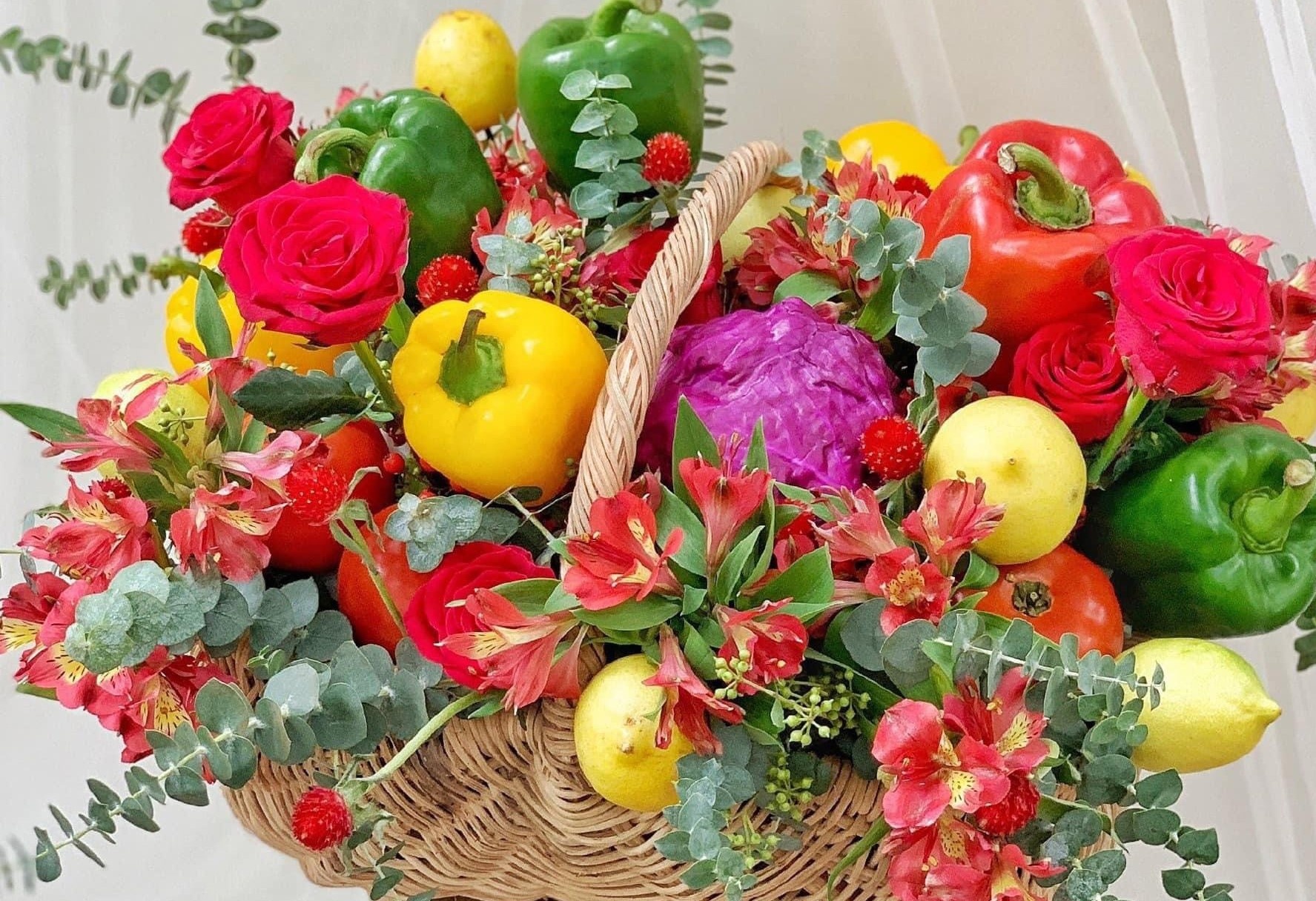 Bo hoa rau cu gia hon 1 trieu dong hut khach ngay le 20/10 hinh anh