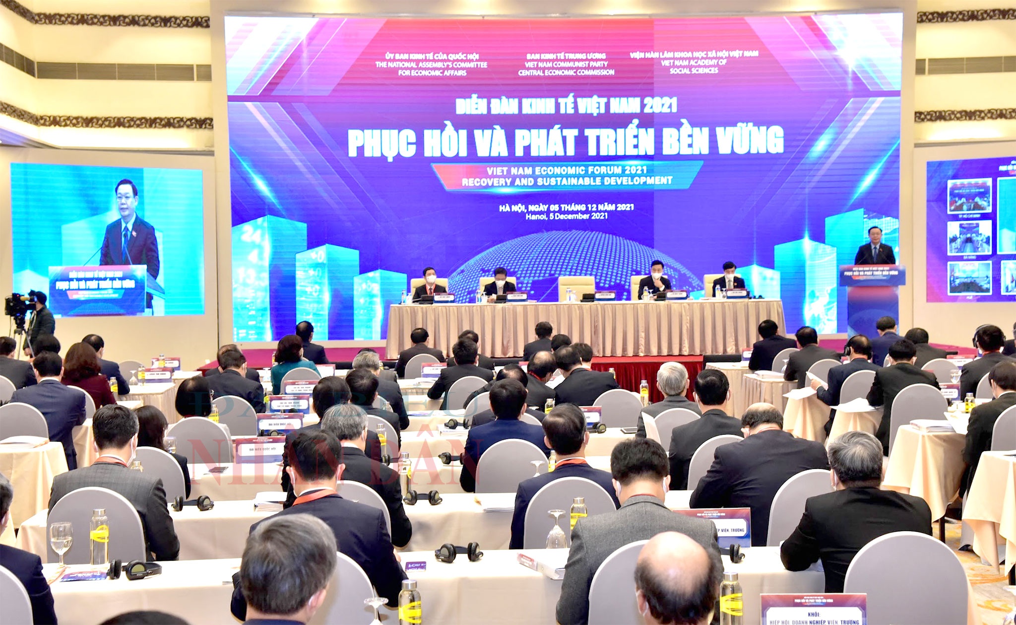 dien dan kinh te anh 2