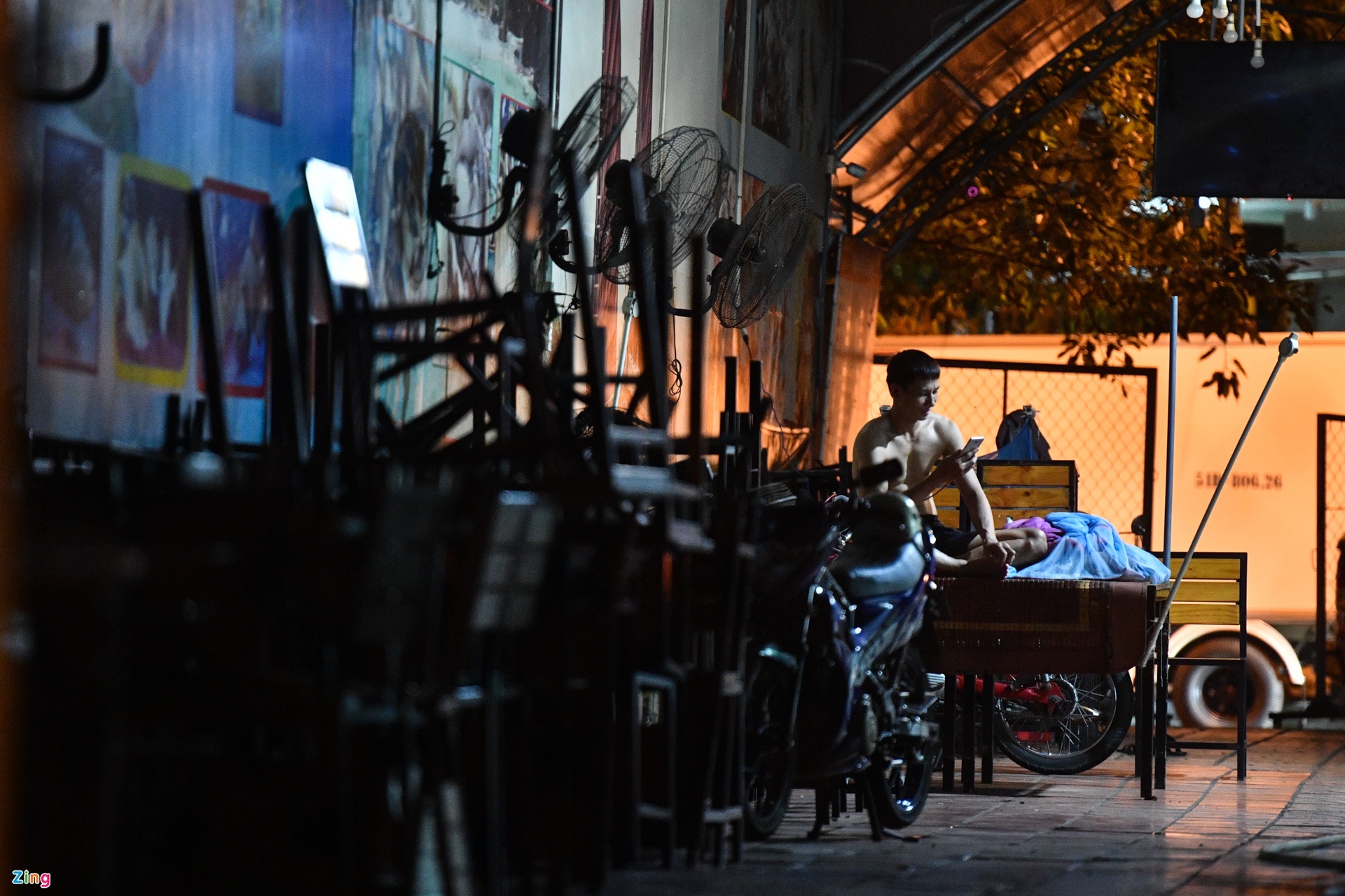 thieu nhan vien sau dich anh 1