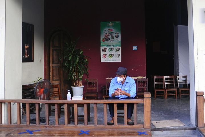 Nha hang, quan an lao dao vi con bao gia xang, gas hinh anh