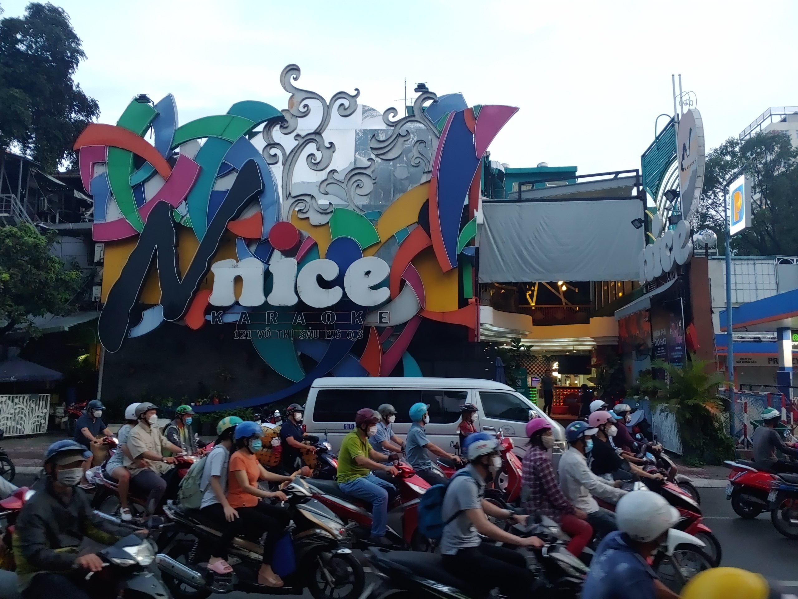 quan karaoke mo cua tu 17/11 anh 2