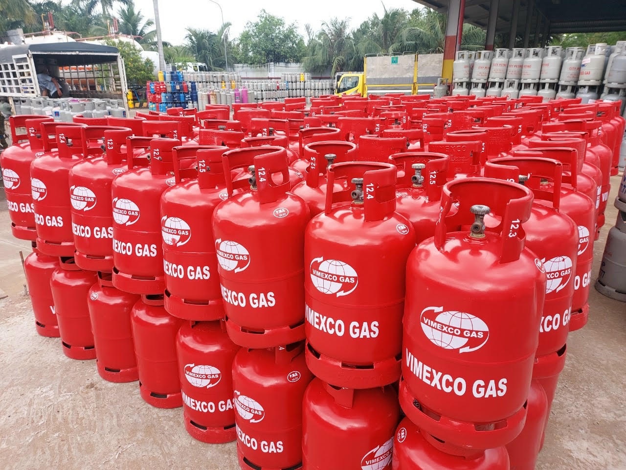 Gia gas tang 157.500 dong/binh 45 kg tu ngay mai hinh anh