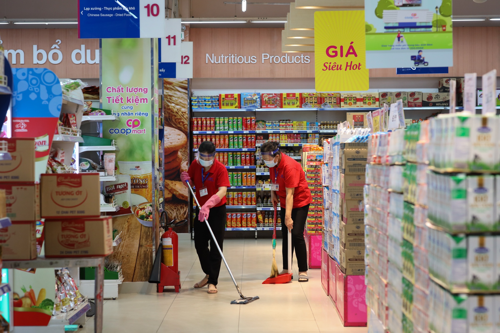 hang hoa tang gia ngay Tet anh 1