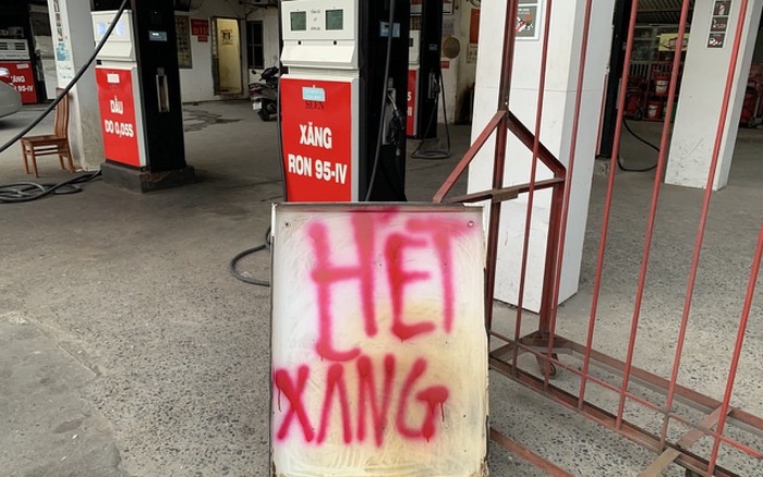 Hang loat cua hang tren ca nuoc ngung hoat dong vi het xang hinh anh