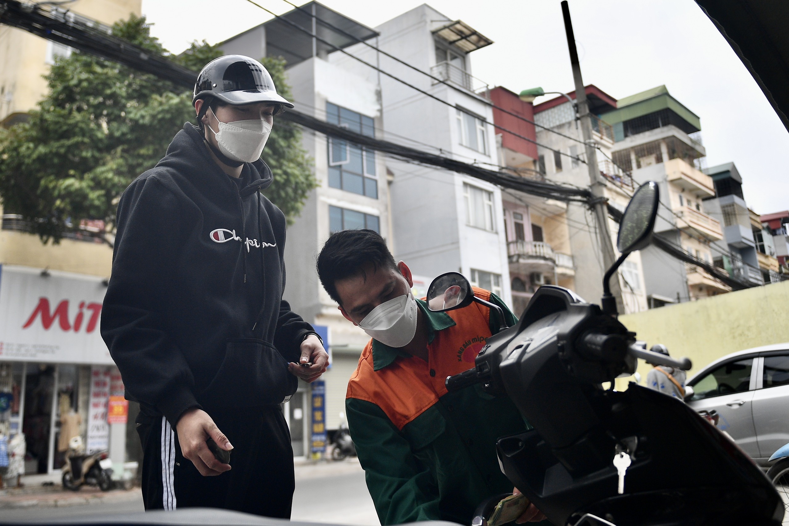 gia xang tang manh anh 12