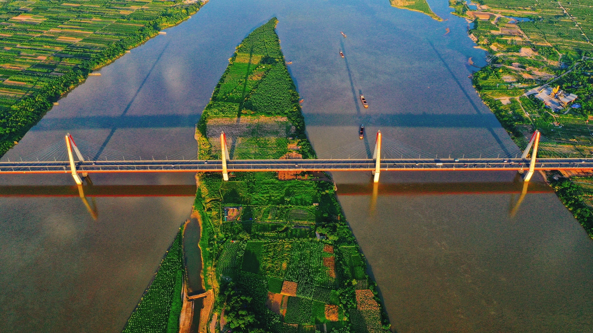 Quy 'dat vang' ven song Hong o Ha Noi hinh anh