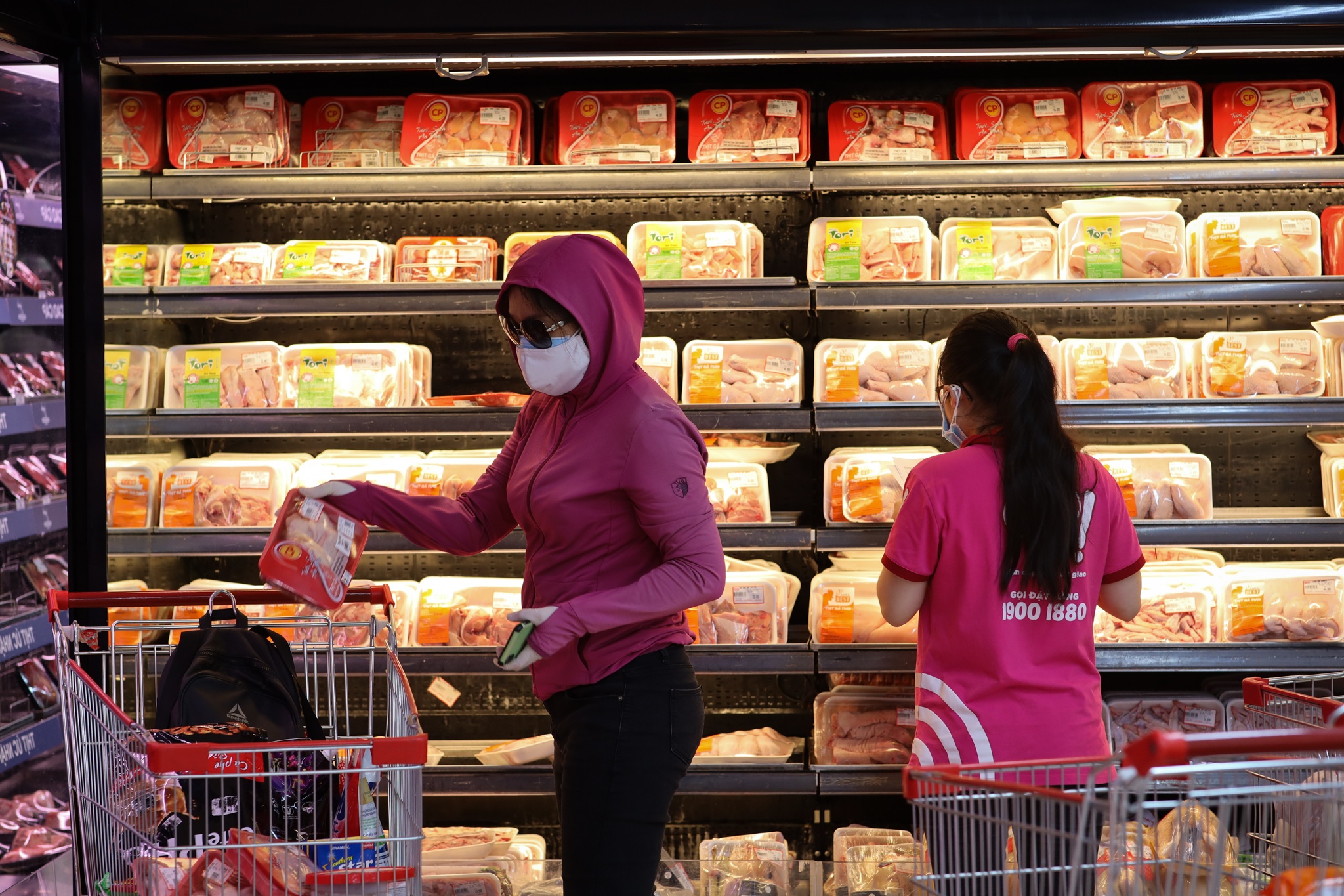 TP.HCM tang gia ban thit, trung gia cam tu ngay 2/4 hinh anh