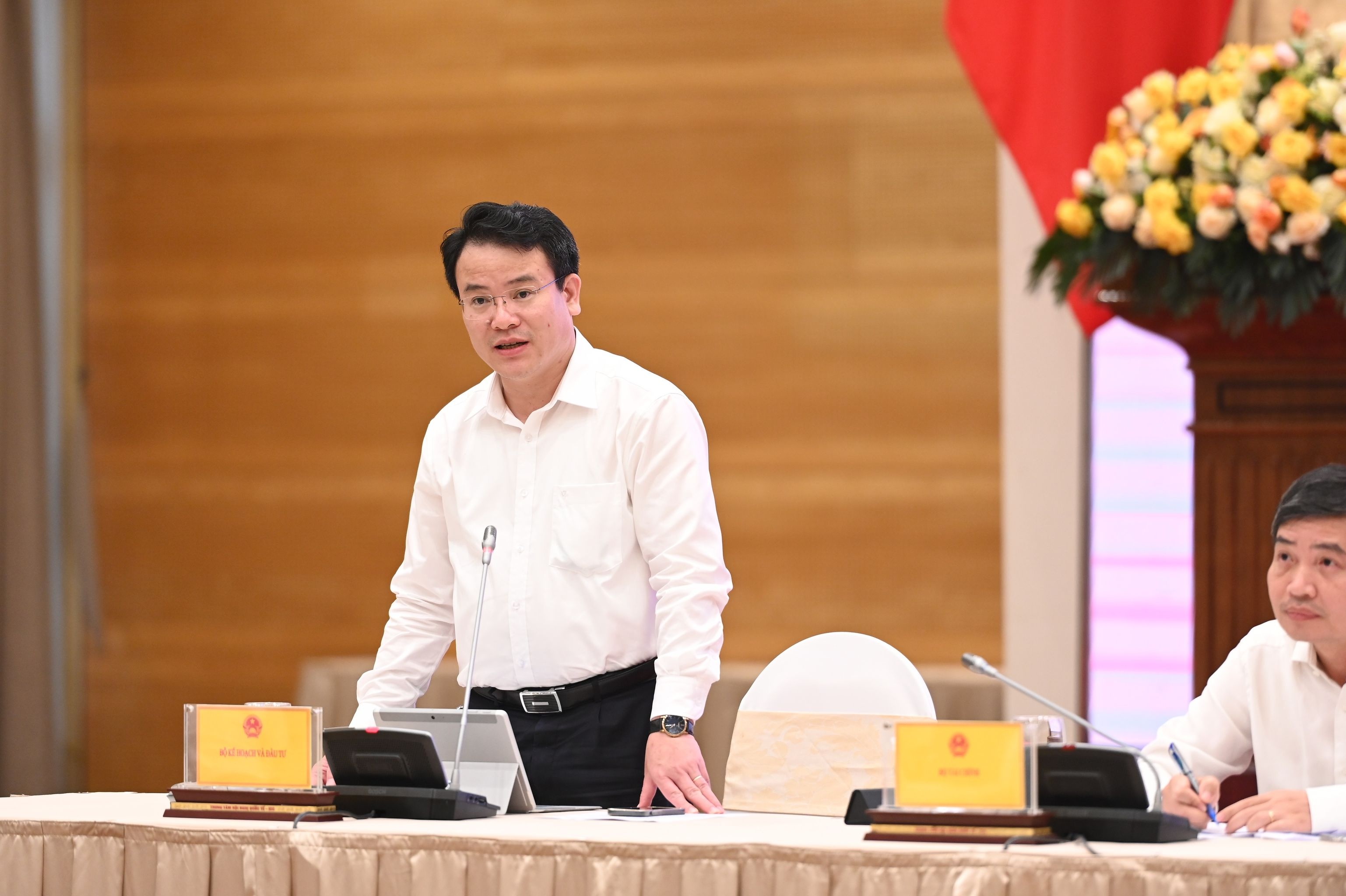 lao dong cham ho tro tien thue nha anh 1