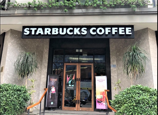 Starbucks dong cua chi nhanh lau nam nhat o trung tam Ha Noi hinh anh