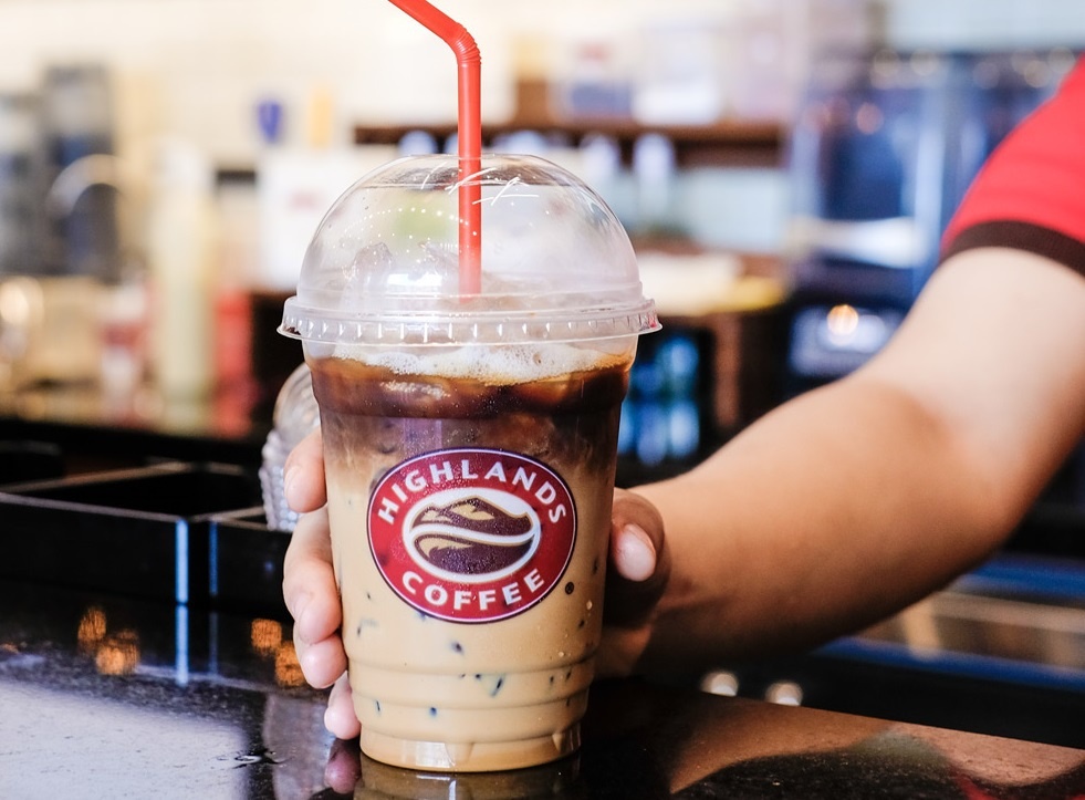Highlands Coffee tang gia, Starbucks va Trung Nguyen Legend giu nguyen hinh anh