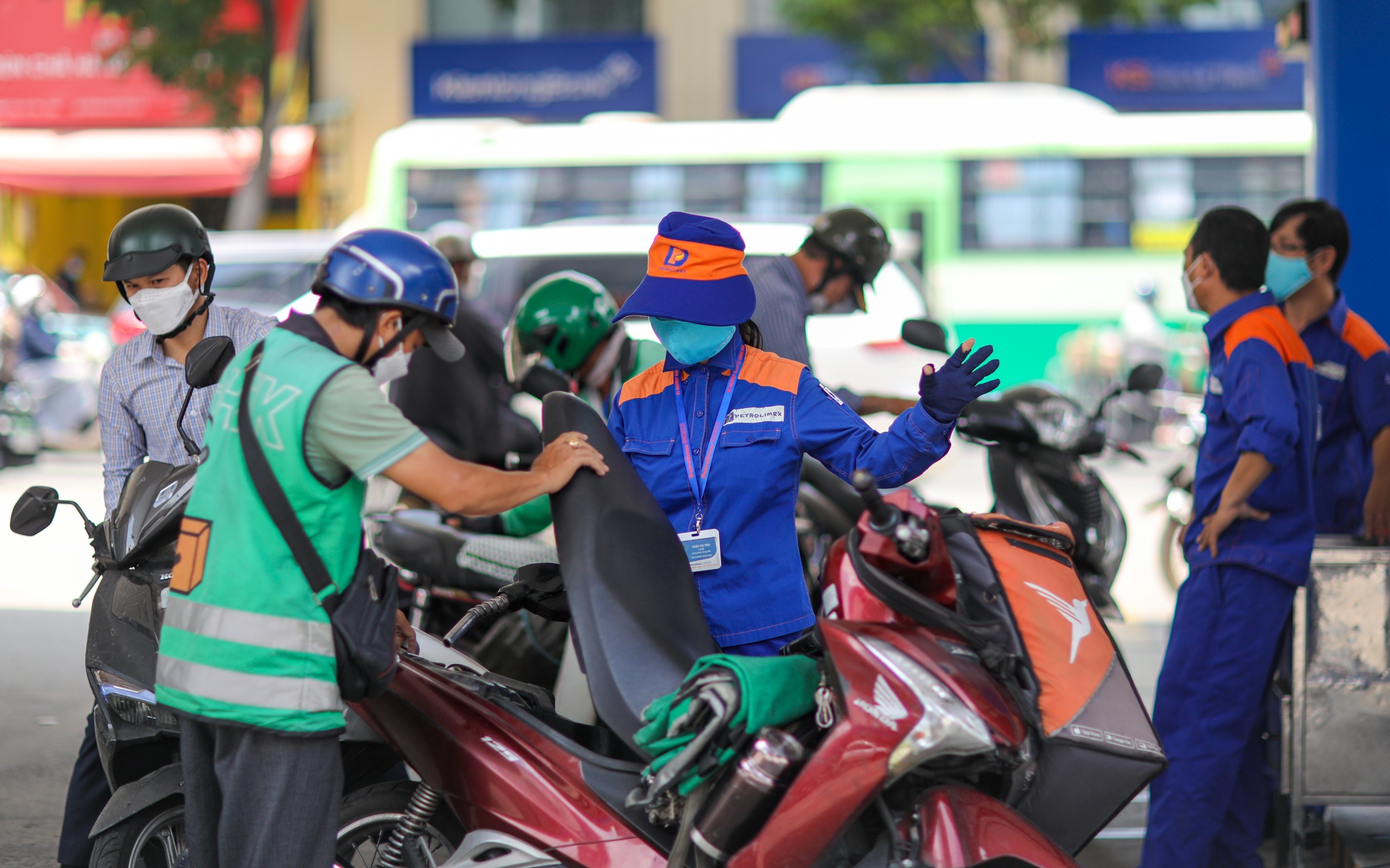 gia xang ngay mai giam anh 1