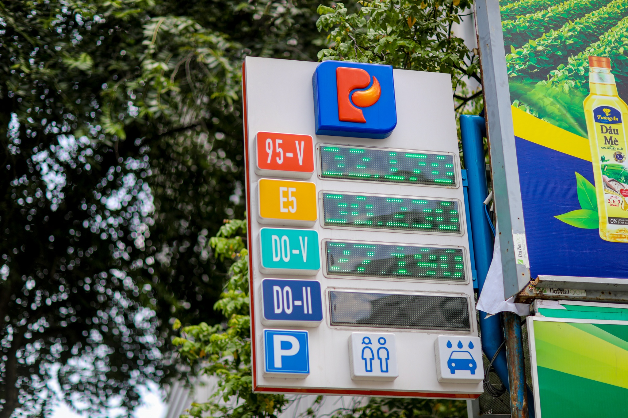 Chinh phu dong y giam mot nua thue nhap khau xang hinh anh