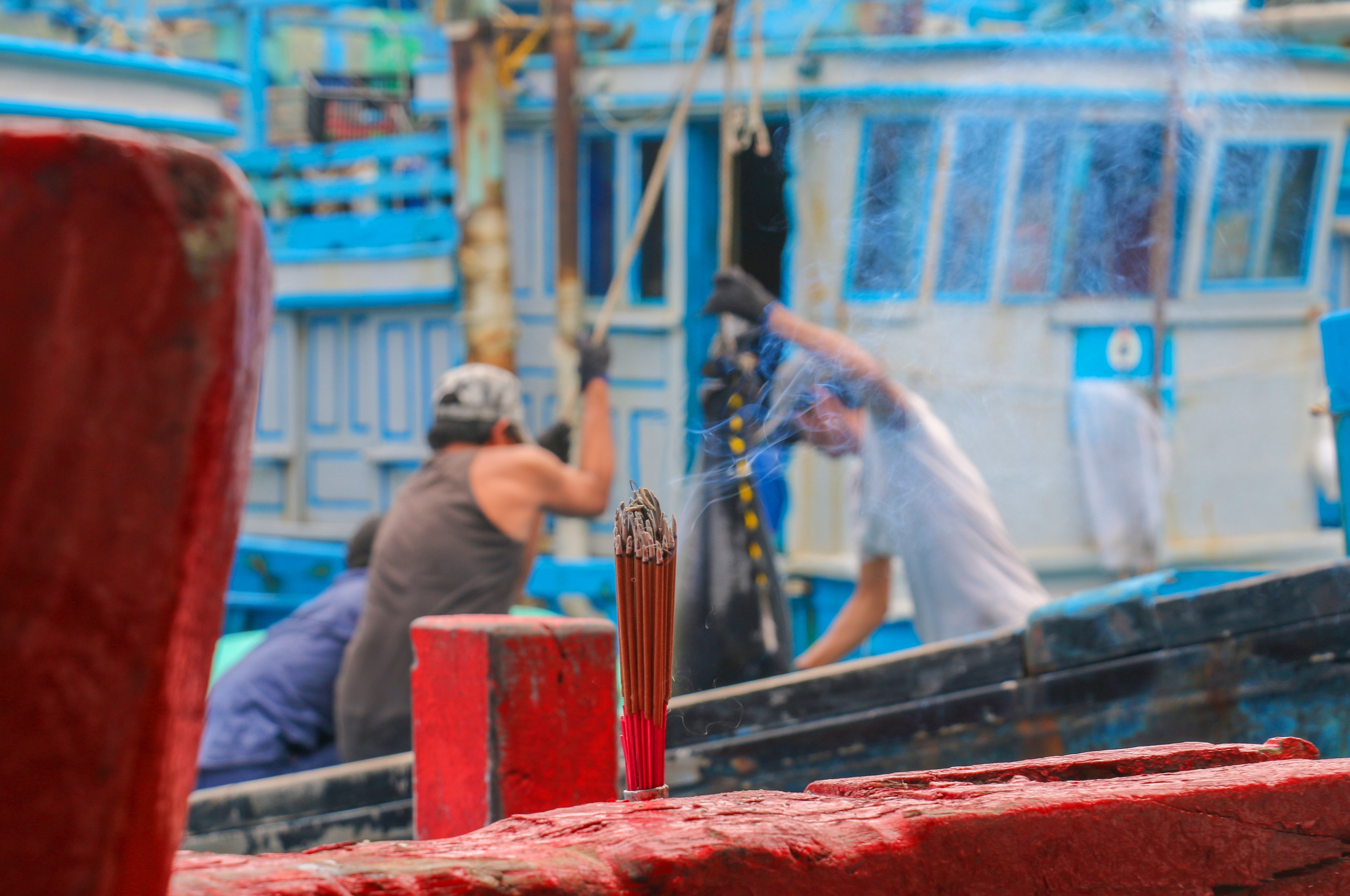 Bo Cong Thuong de xuat dung ngan sach bu gia xang dau cho ngu dan hinh anh