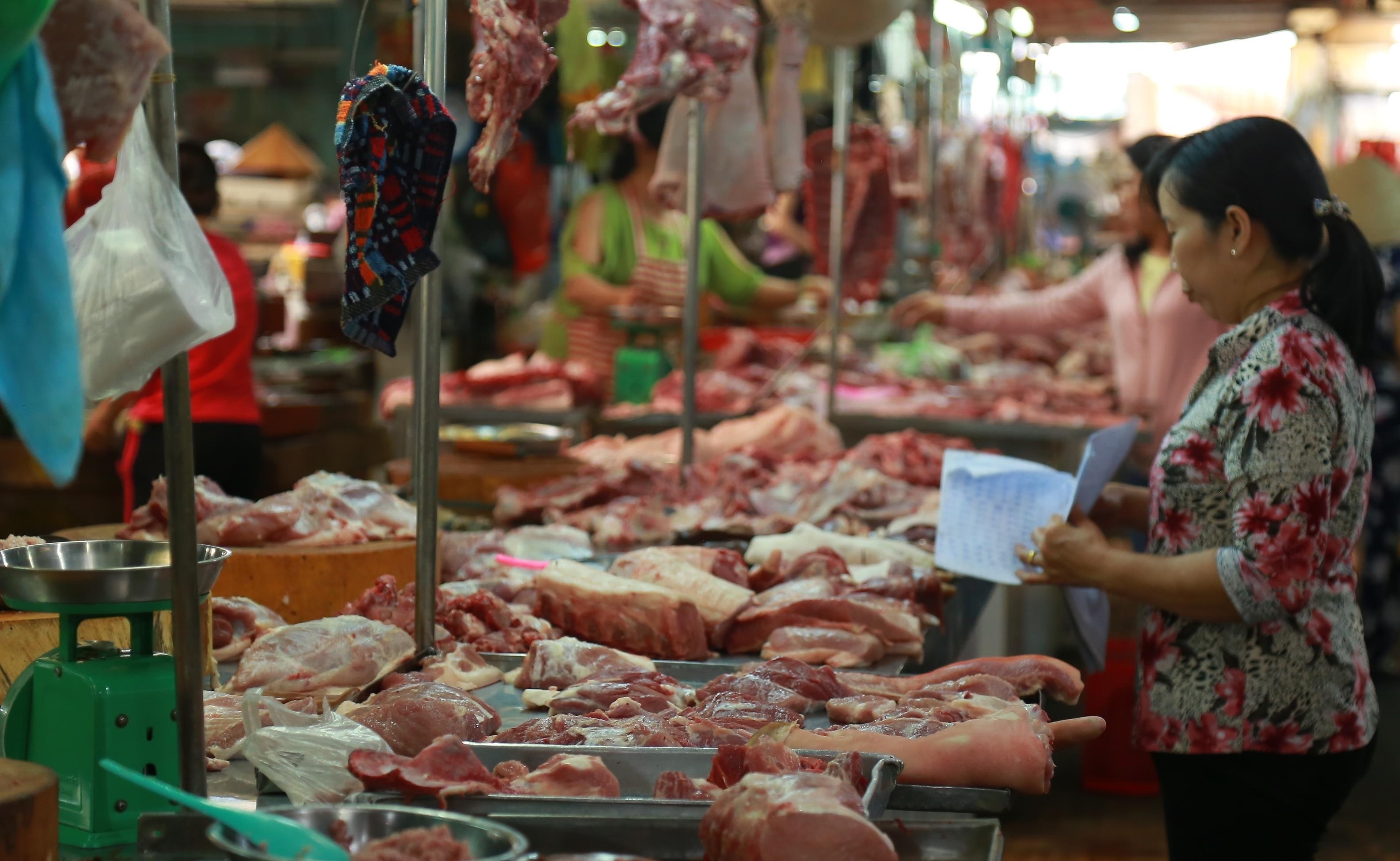 Heo hoi tang nong, thit tai cho tang hinh anh