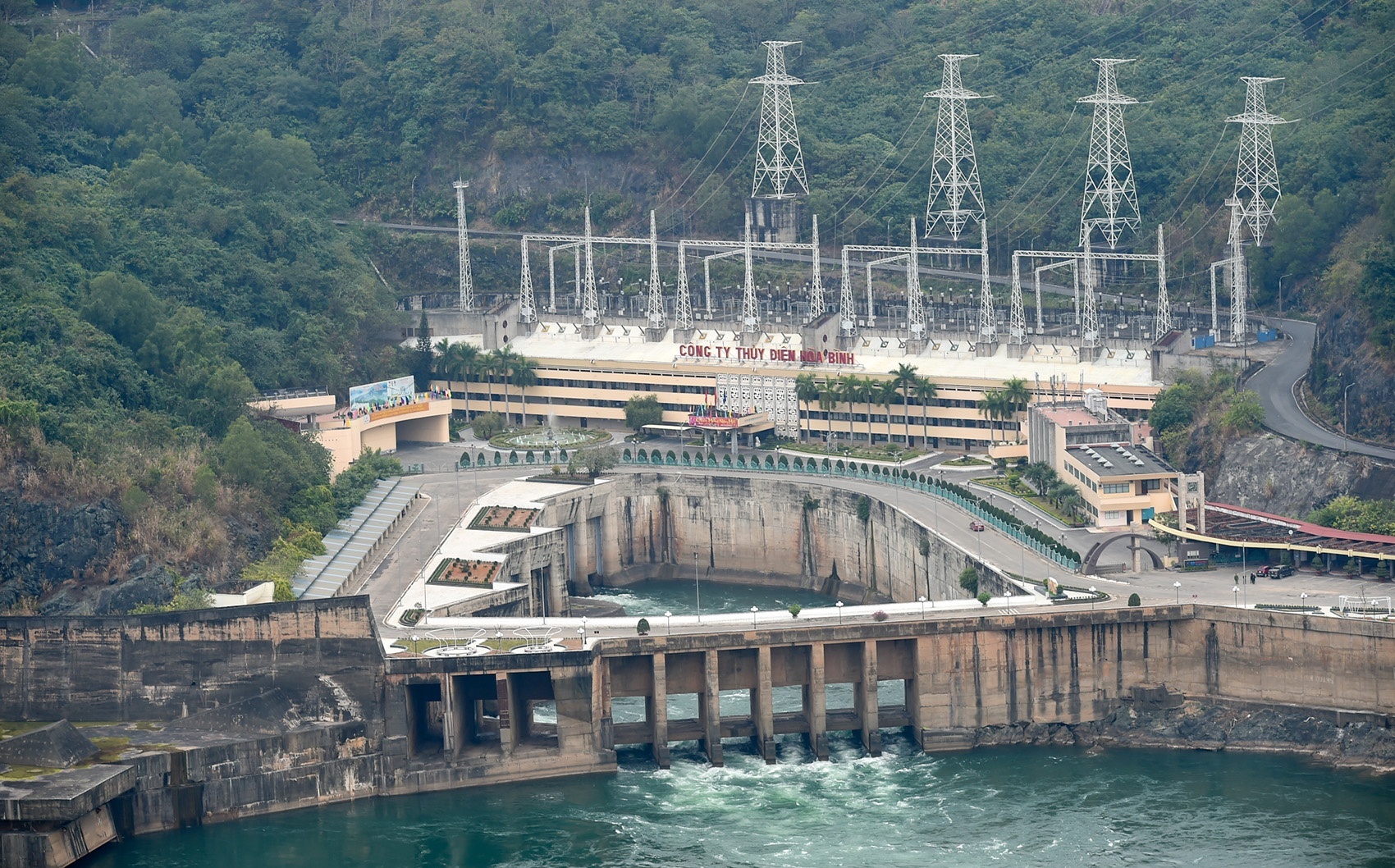 EVN khan thiet de nghi thi cong lai du an thuy dien Hoa Binh mo rong hinh anh