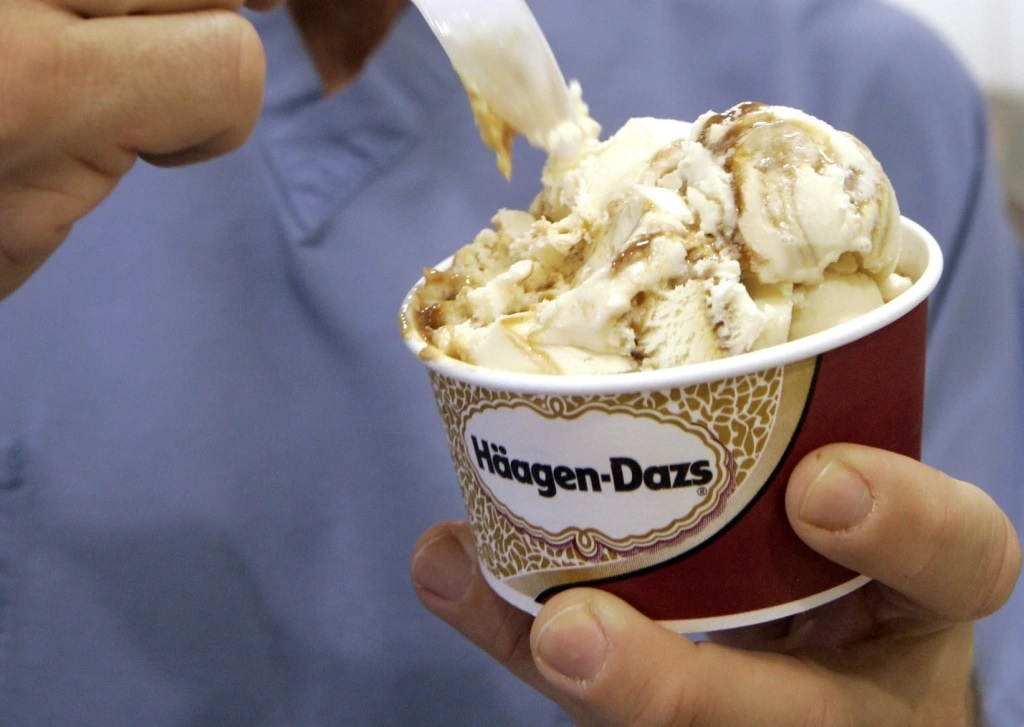 Thu hoi hon 9.000 hop kem Haagen Dazs nghi chua hoa chat hinh anh