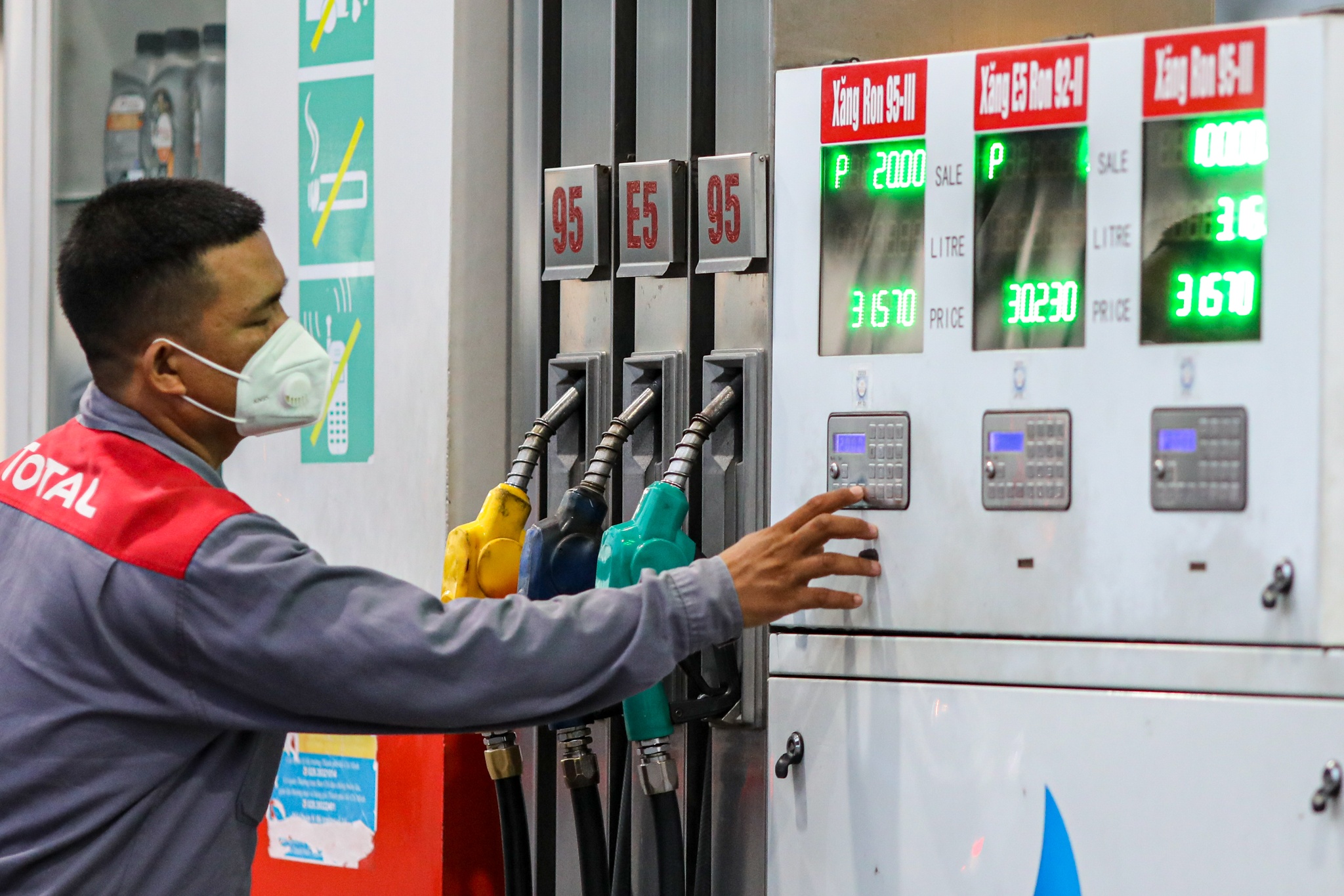 Bo Cong Thuong: Van can quy binh on gia xang dau hinh anh