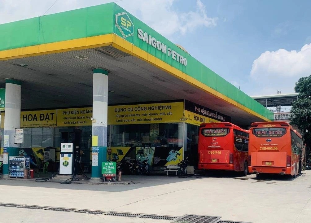 Saigon Petro bi tuoc giay phep hinh anh