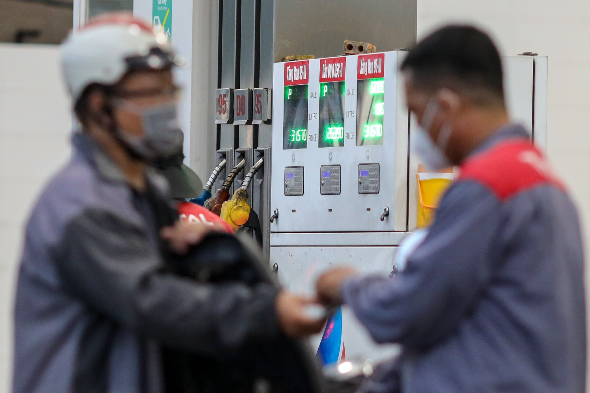 Gia xang dau co the giam tiep hon 2.000 dong/lit hinh anh