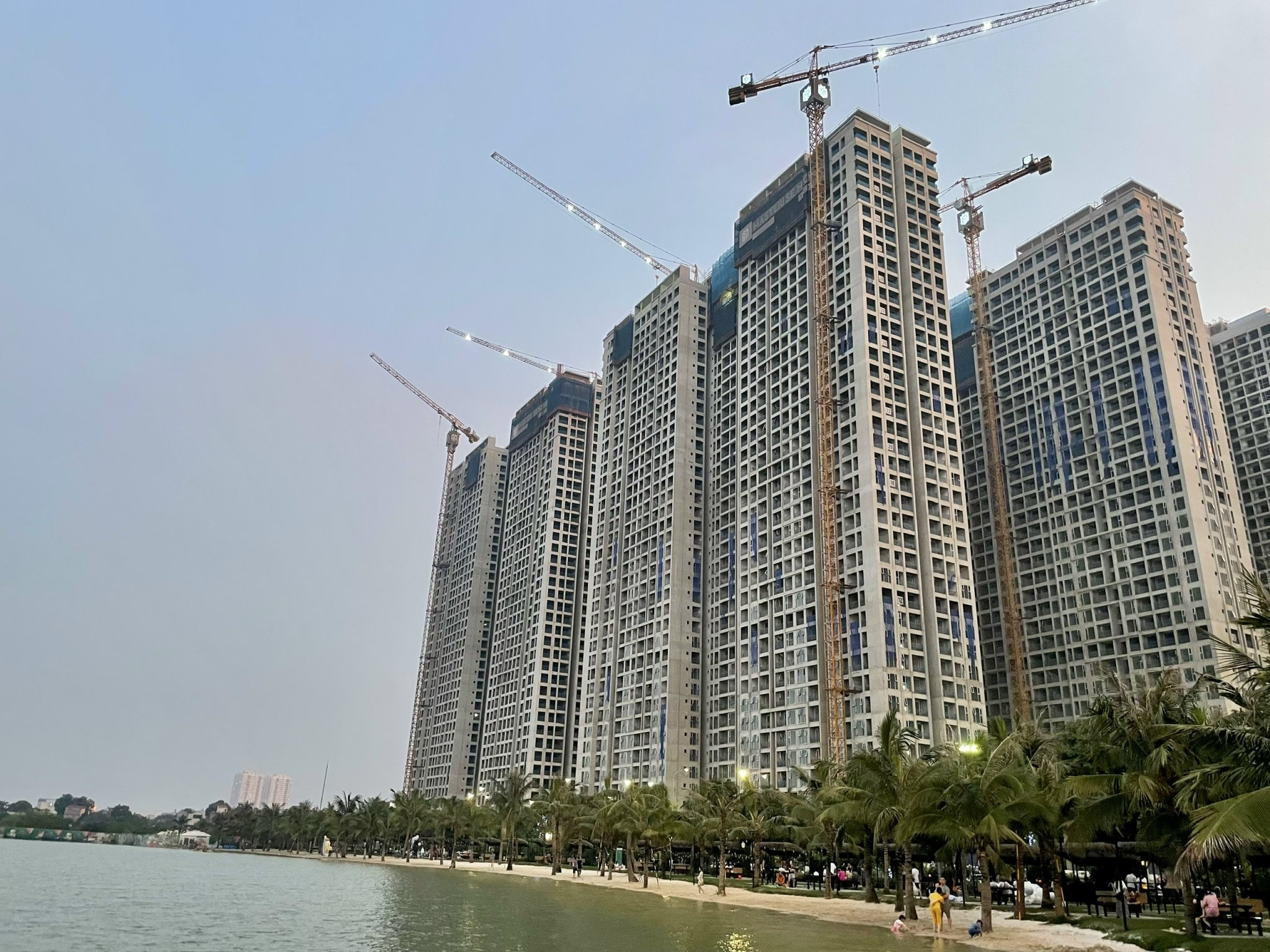 Nha ngoai thanh Ha Noi ngay cang len gia hinh anh