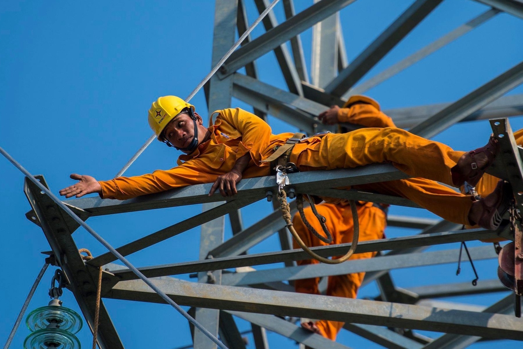 Nguy co gia dien tang khi EVN lo lien tuc hinh anh