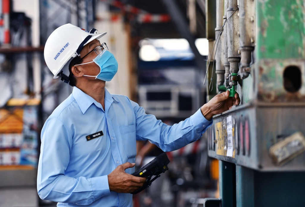 Doanh nghiep van tai to can bo Hai quan TP.HCM gay kho hinh anh