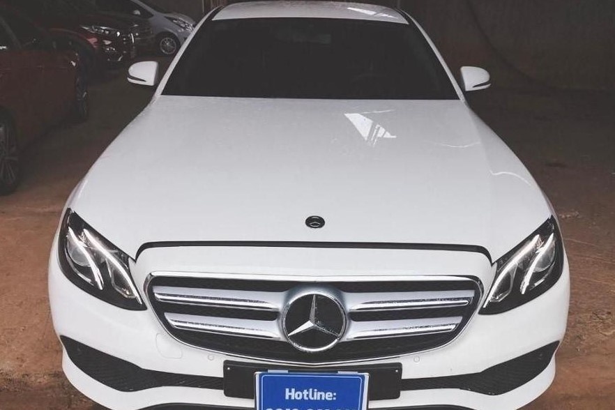 Ngan hang o at thanh ly nha dat, xe sang hinh anh