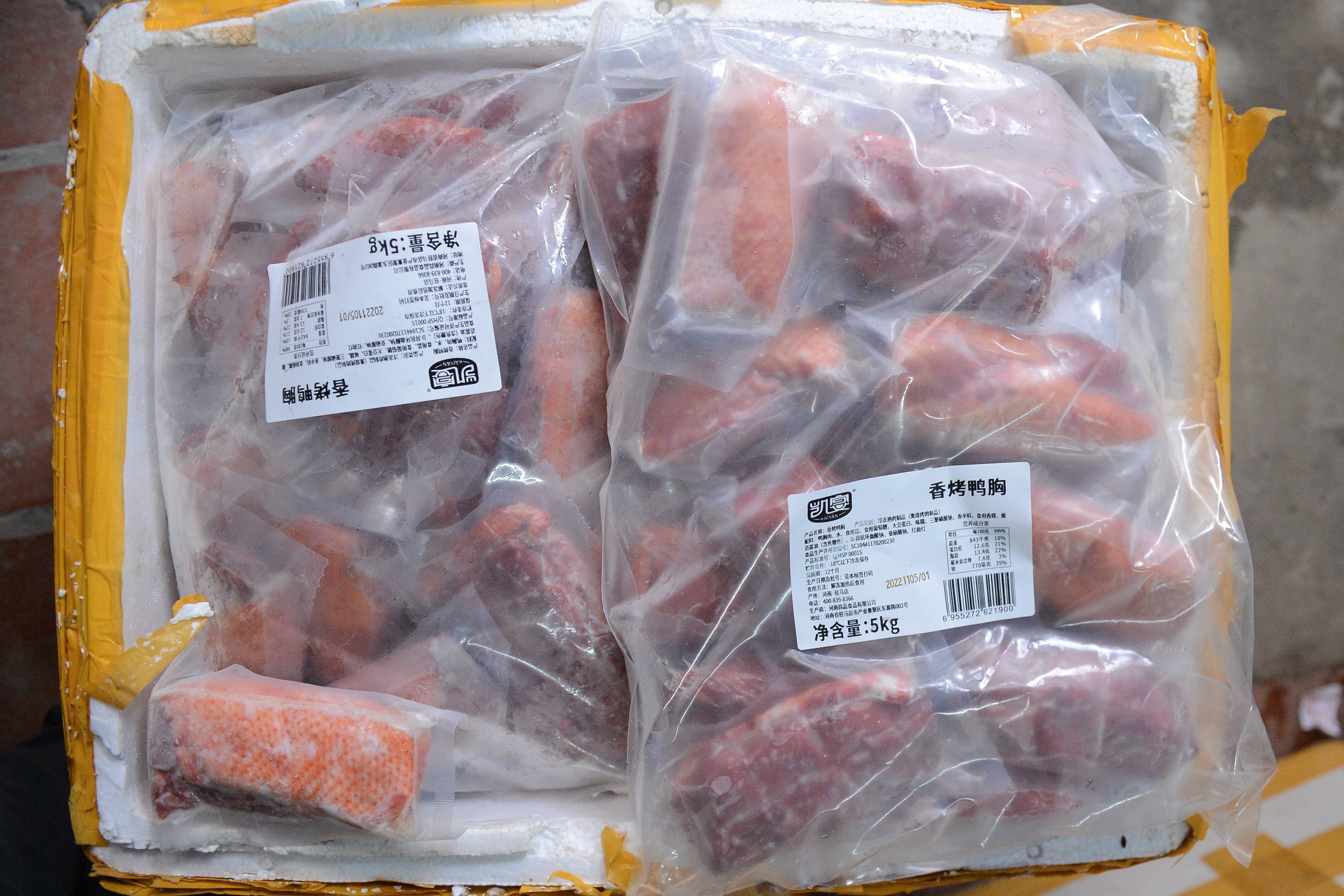 Phat hien hon 1 tan uc vit, chan ga dong lanh khong ro nguon goc hinh anh