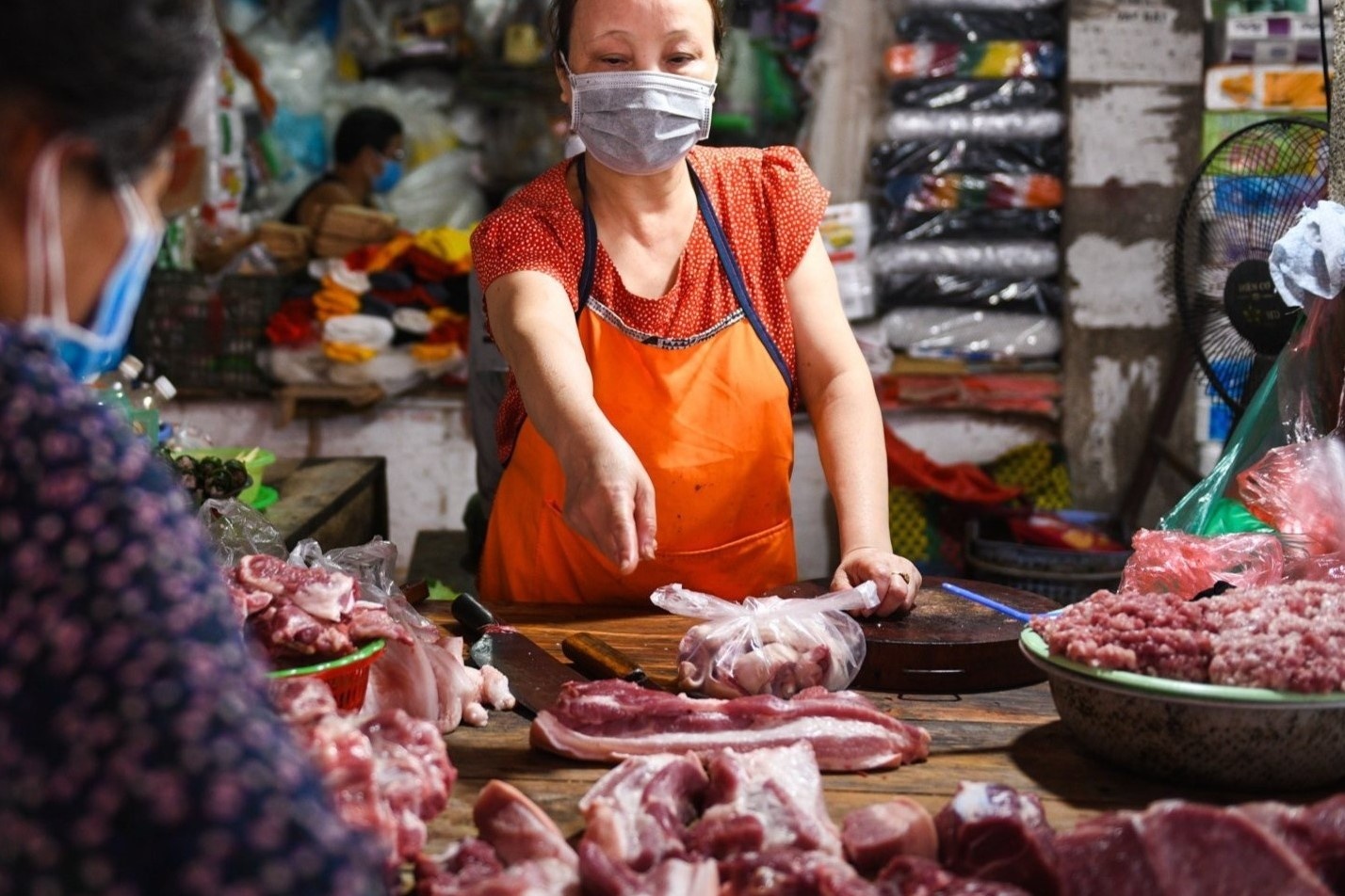 Heo hoi xuong moc 50.000 dong/kg hinh anh