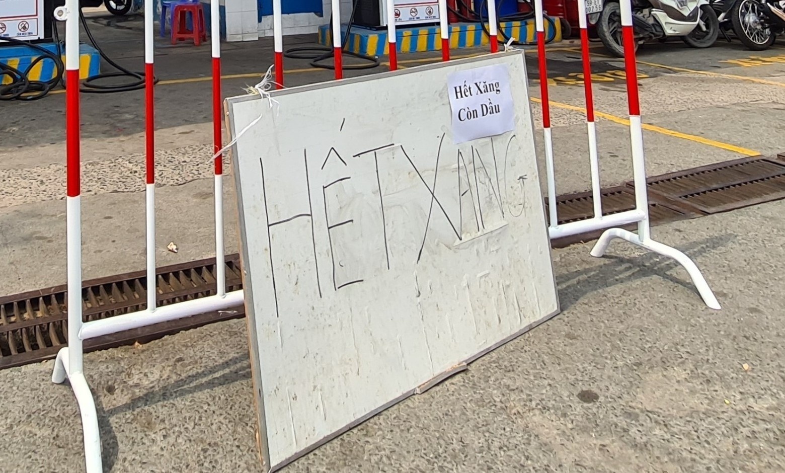 Xuat hien thieu xang cuc bo sat Tet, Bo Cong Thuong chi dao nong hinh anh