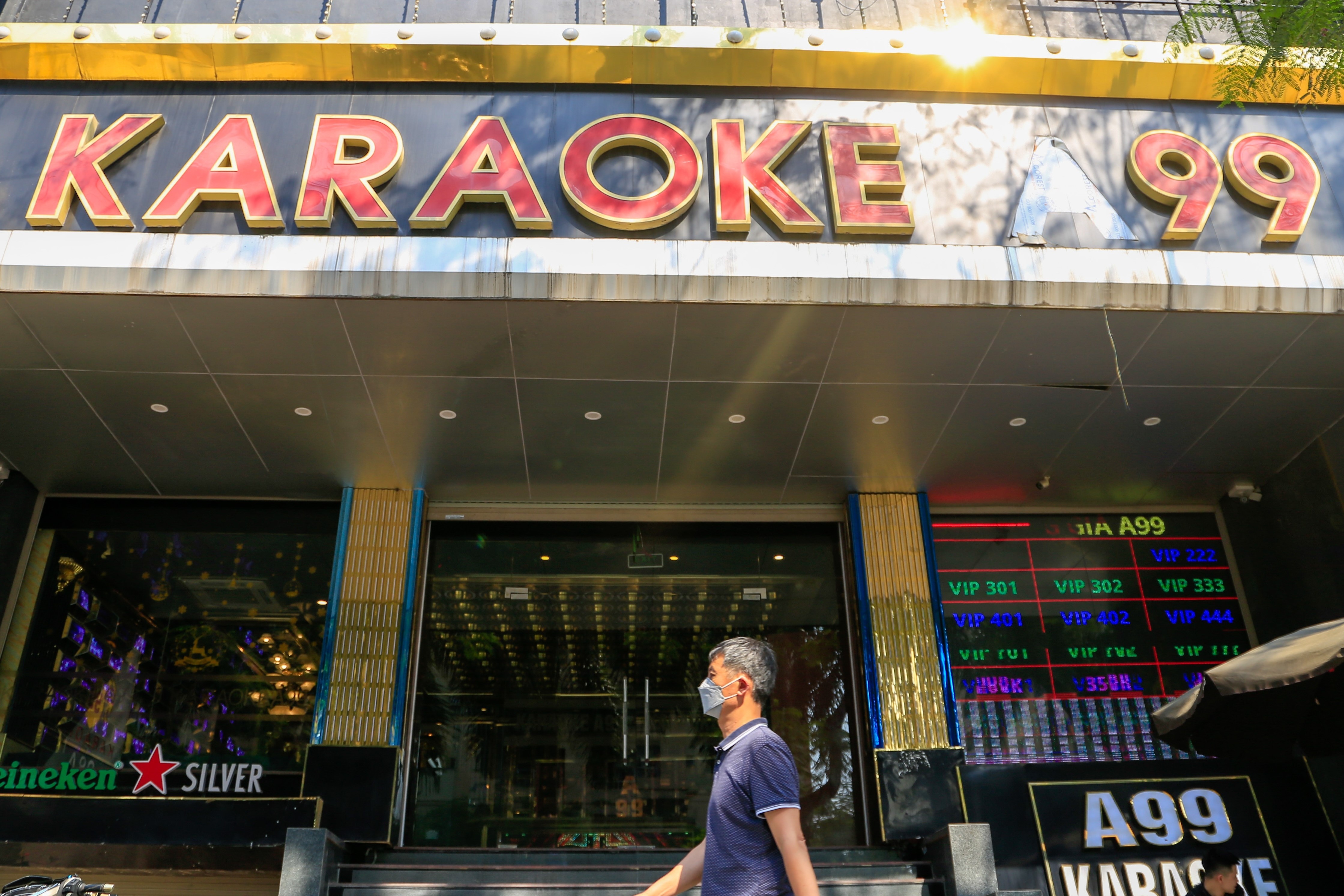 Dong cua gan nua nam, loat chu quan karaoke Ha Noi keu cuu hinh anh