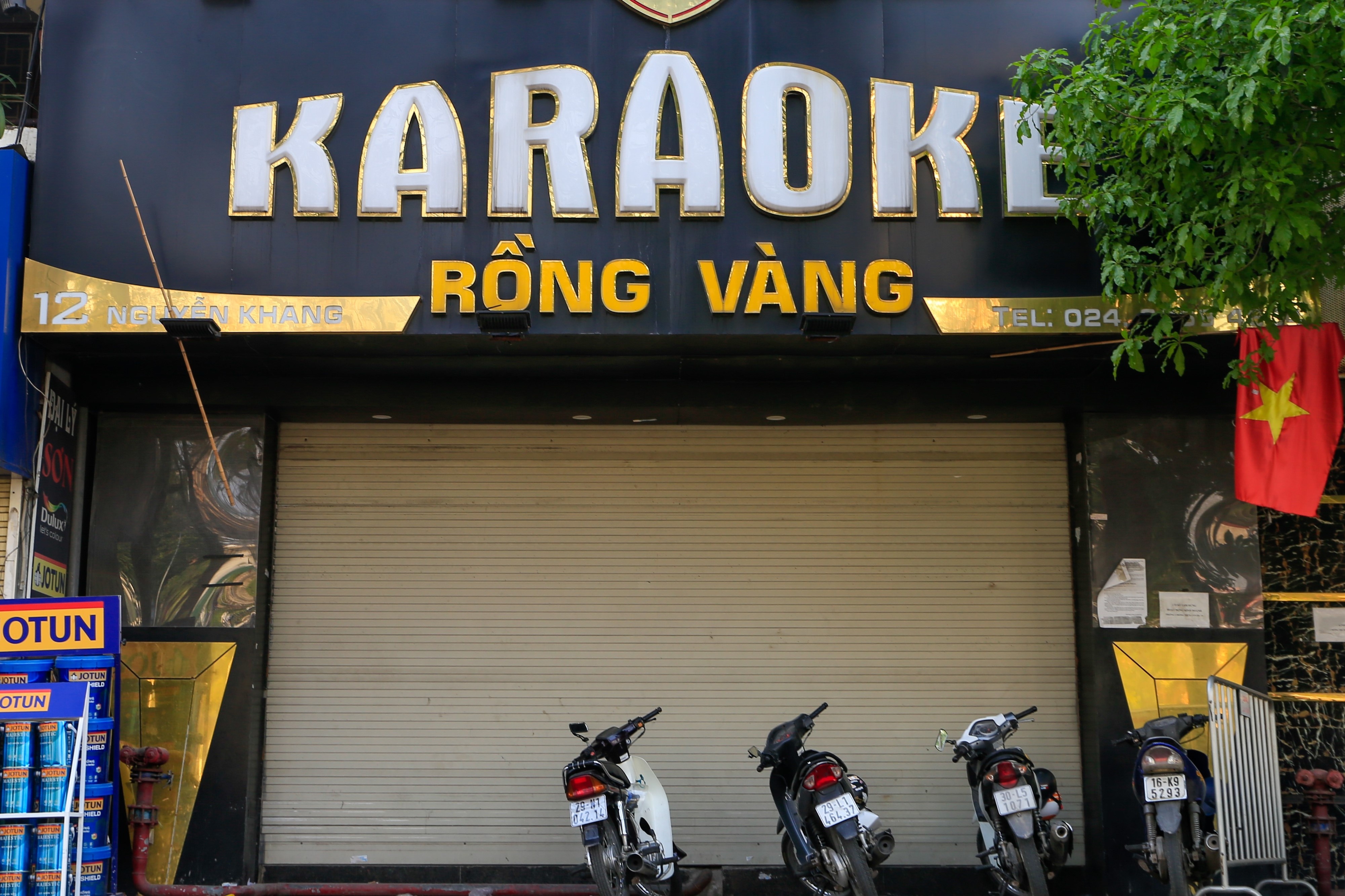 Karaoke o Ha Noi truoc nguy co pha san hang loat hinh anh