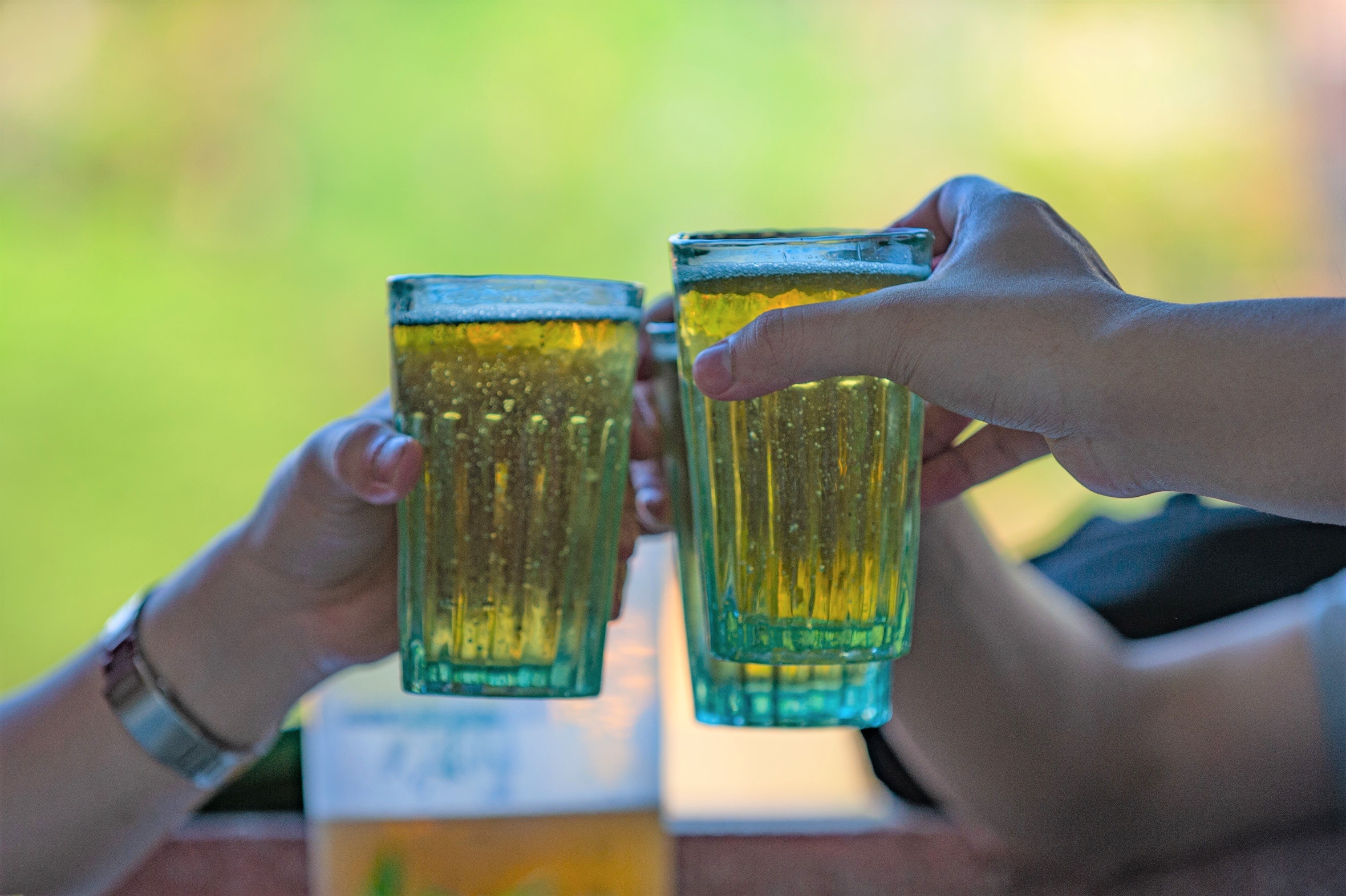 De xuat tang thue voi ruou, bia va thuoc la hinh anh