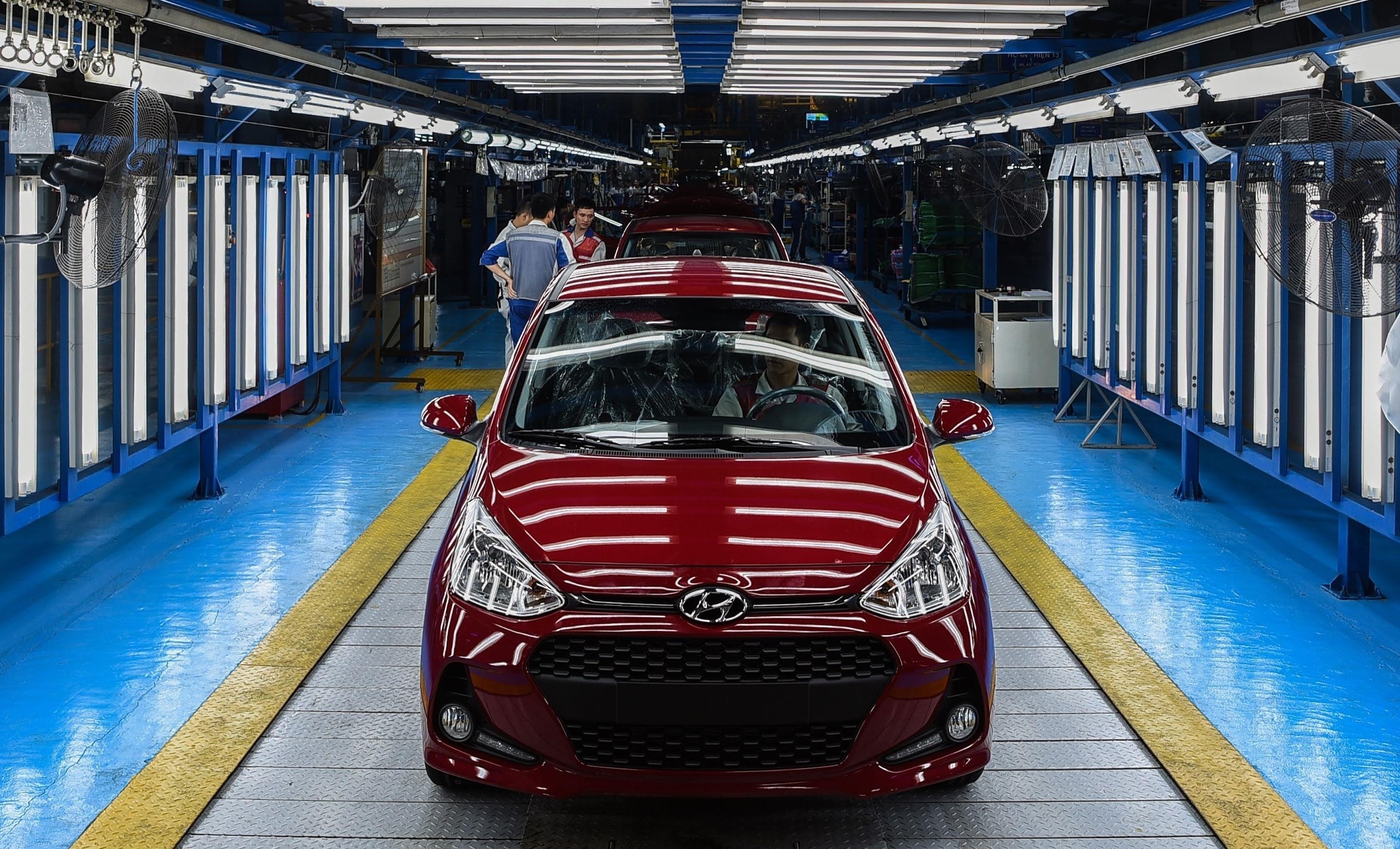 Dong loat de xuat giam 50% phi truoc ba voi oto trong nuoc de kich cau hinh anh