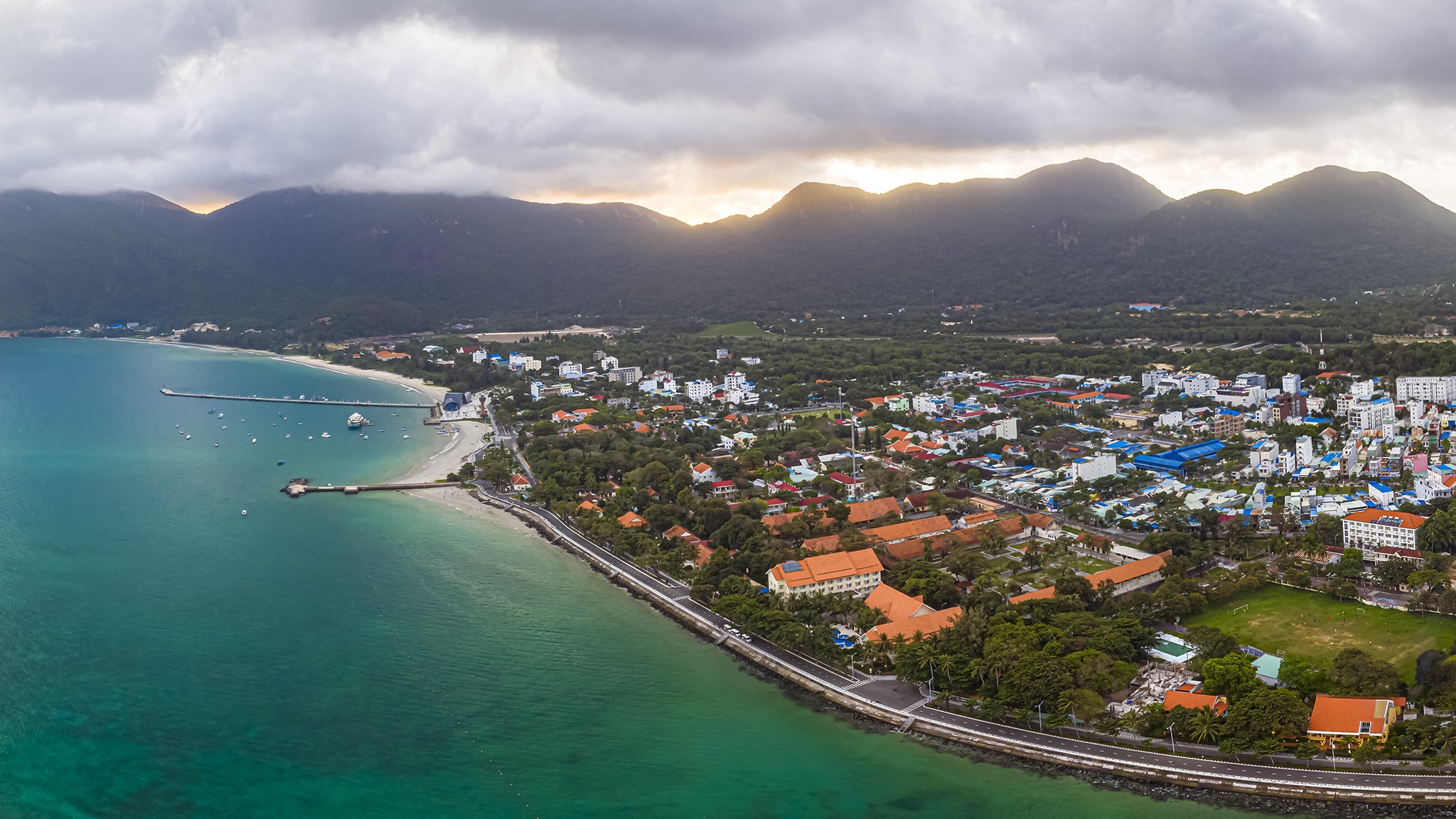 EVN de xuat cap dien cho Con Dao bang cap ngam 5.000 ty hinh anh