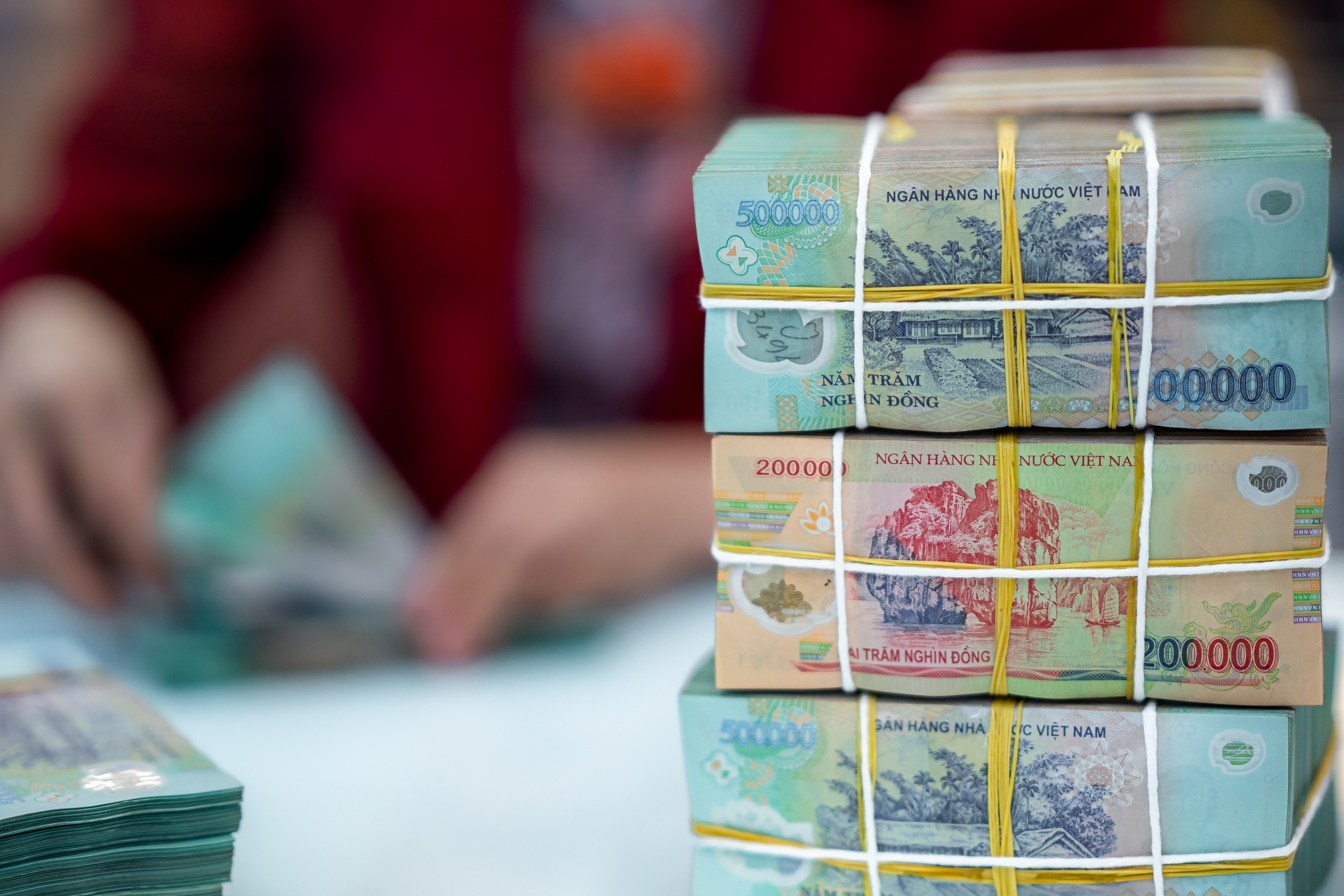 Doanh nghiep tang lai suat trai phieu len toi 15,5%/nam hinh anh