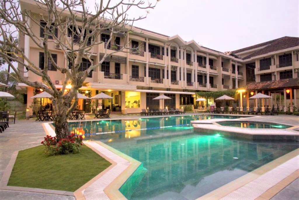 Khach san lau doi nhat Hoi An lo trien mien, bi huy niem yet hinh anh