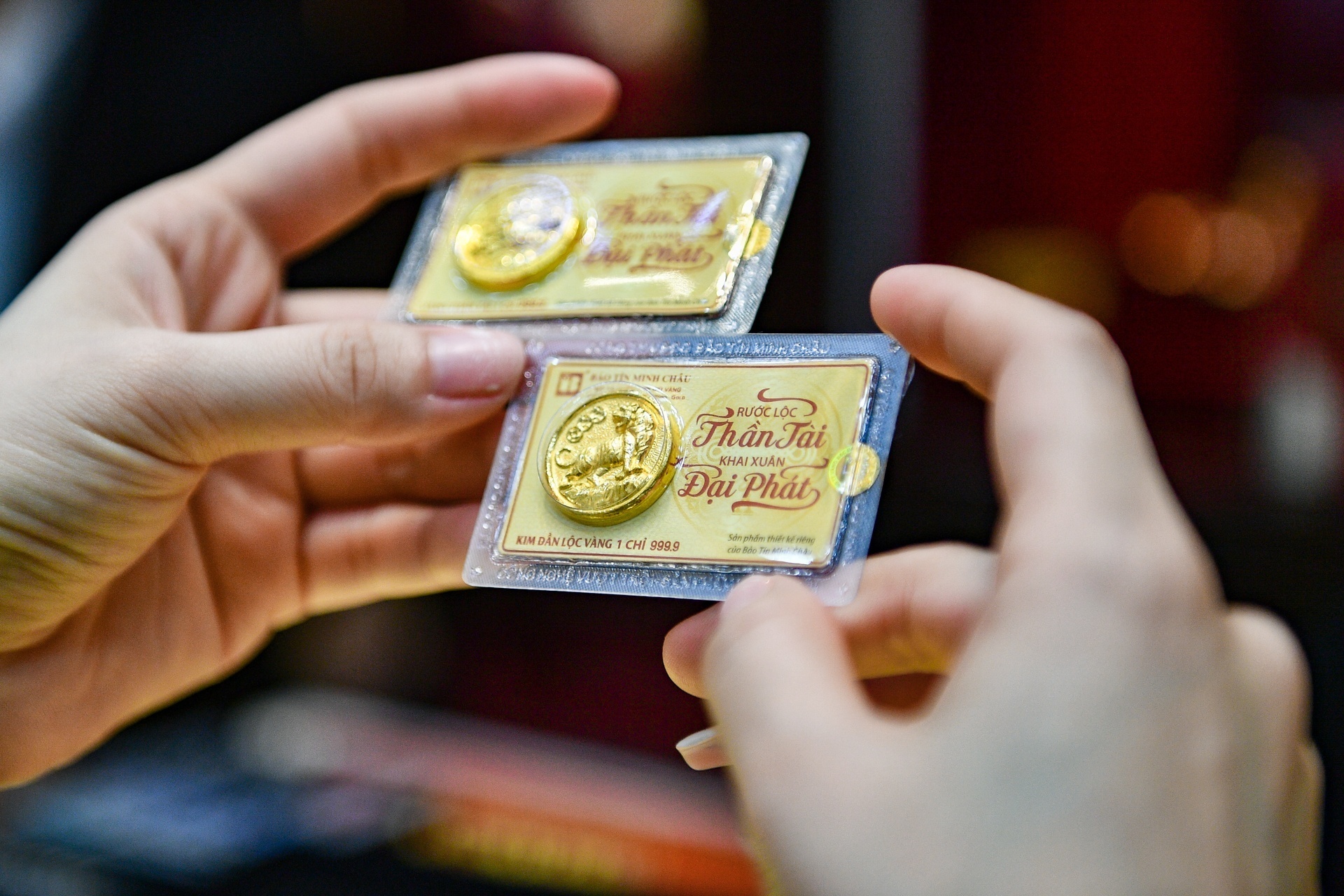 Gia vang trong nuoc tang vot theo the gioi hinh anh