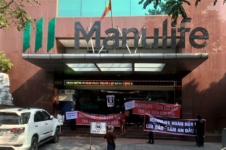 Manulife len tieng vu 34 nguoi nop don to cao SCB va Manulife hinh anh