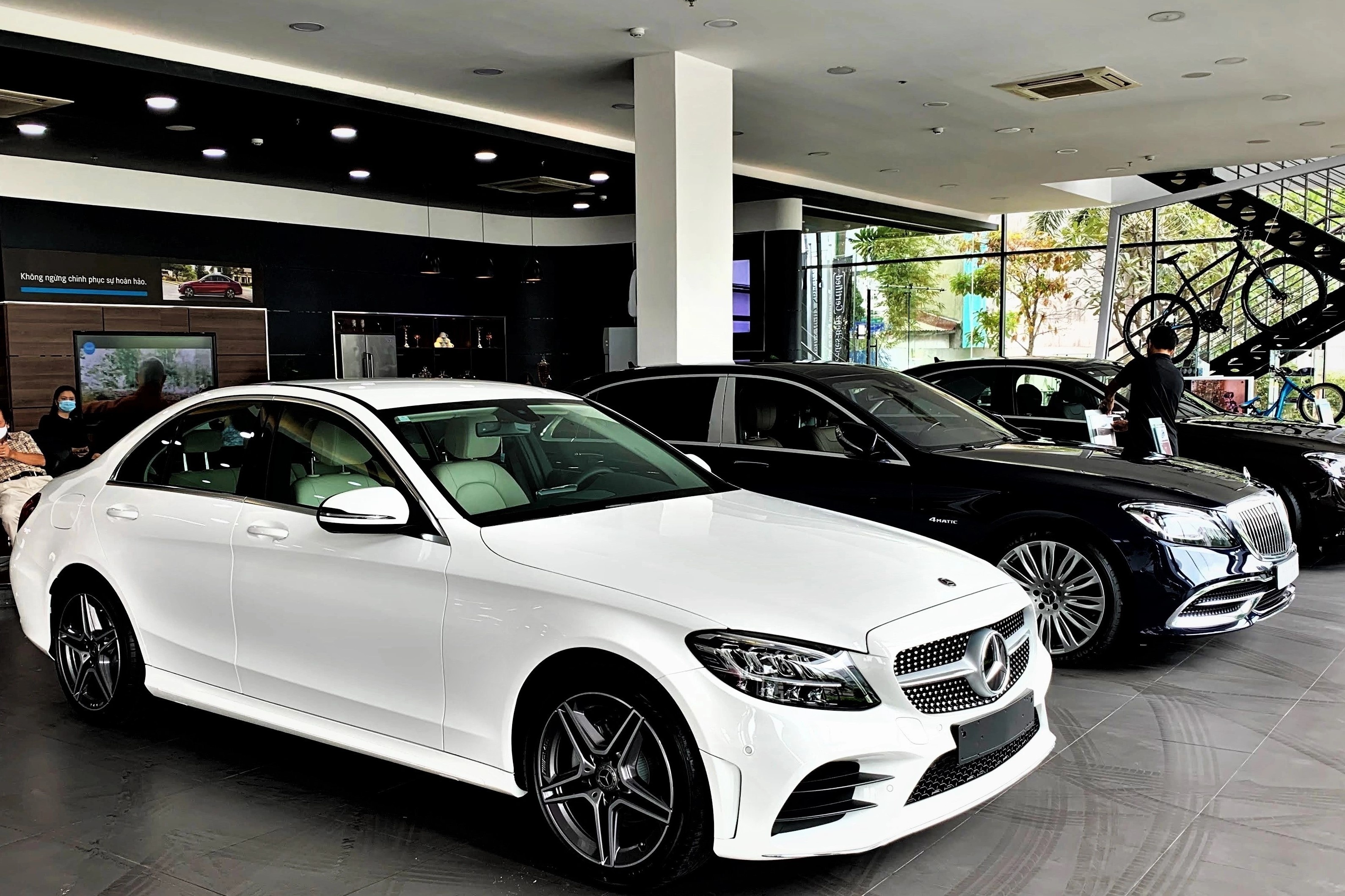 Loi nhuan nha phan phoi Mercedes-Benz boc hoi 92% hinh anh